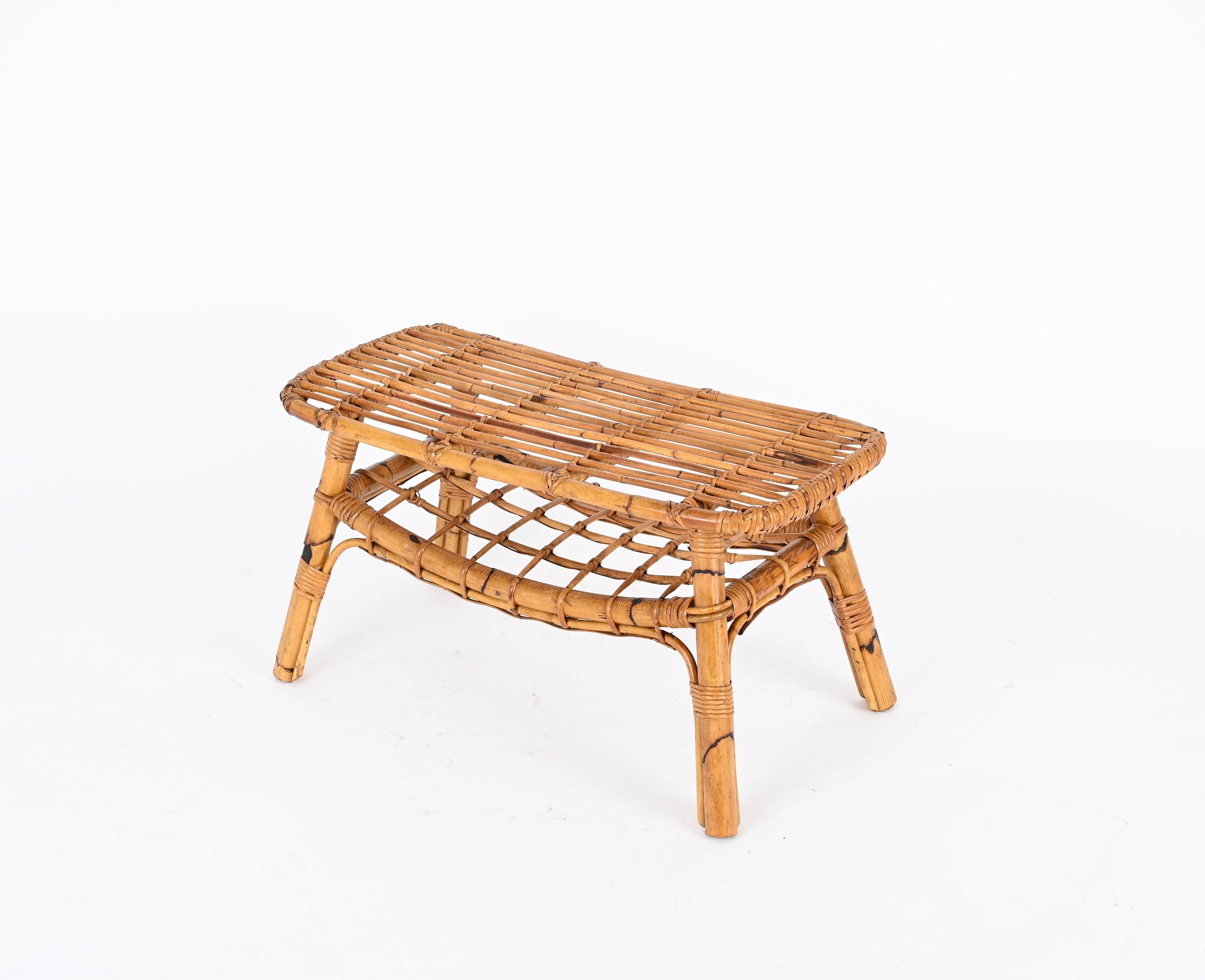 Bank oder Kaffee  Beistelltisch aus Rattan und Korbweide von Tito Agnoli, Italien 1960er Jahre (Handgefertigt) im Angebot