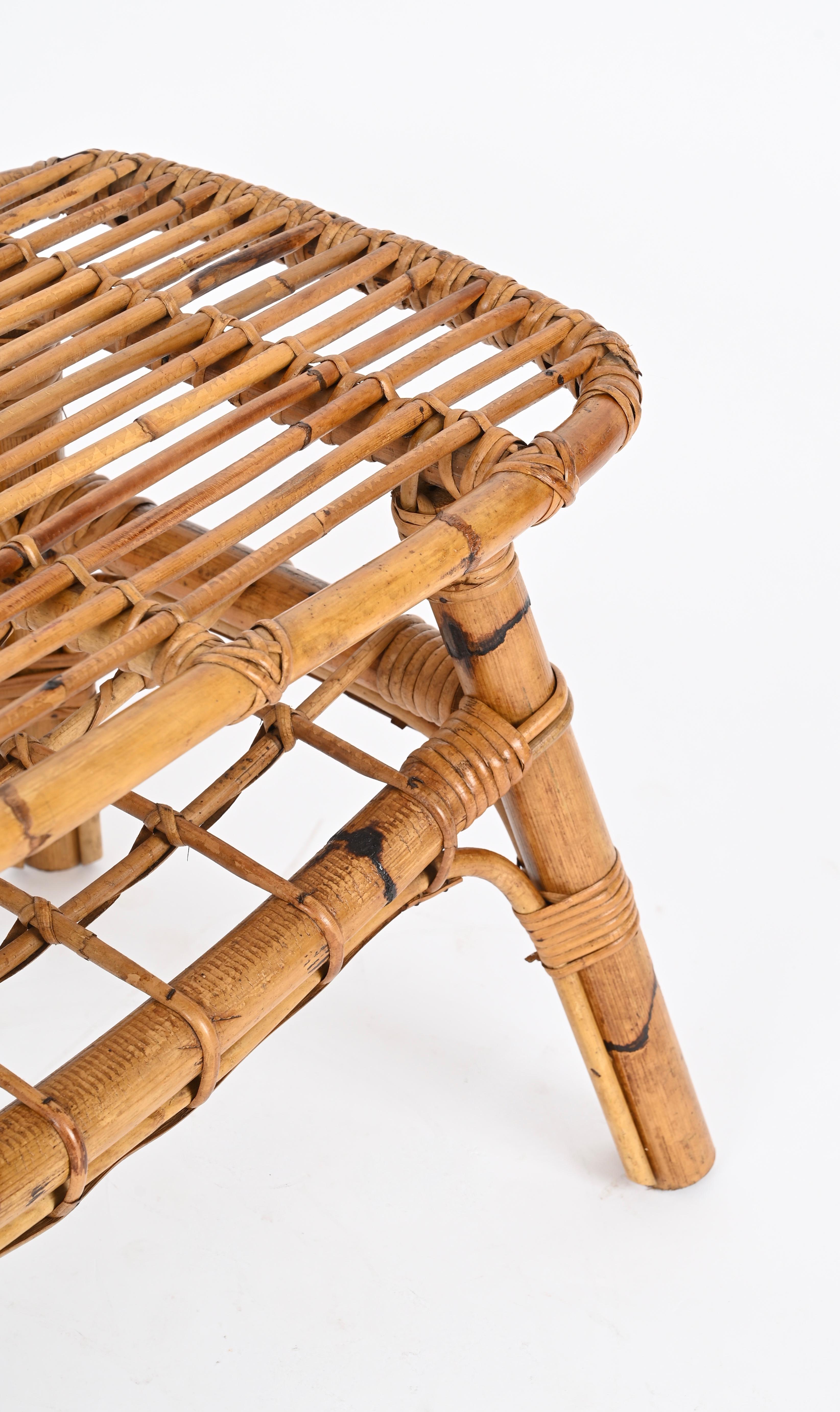 Bank oder Kaffee  Beistelltisch aus Rattan und Korbweide von Tito Agnoli, Italien 1960er Jahre im Zustand „Gut“ im Angebot in Roma, IT