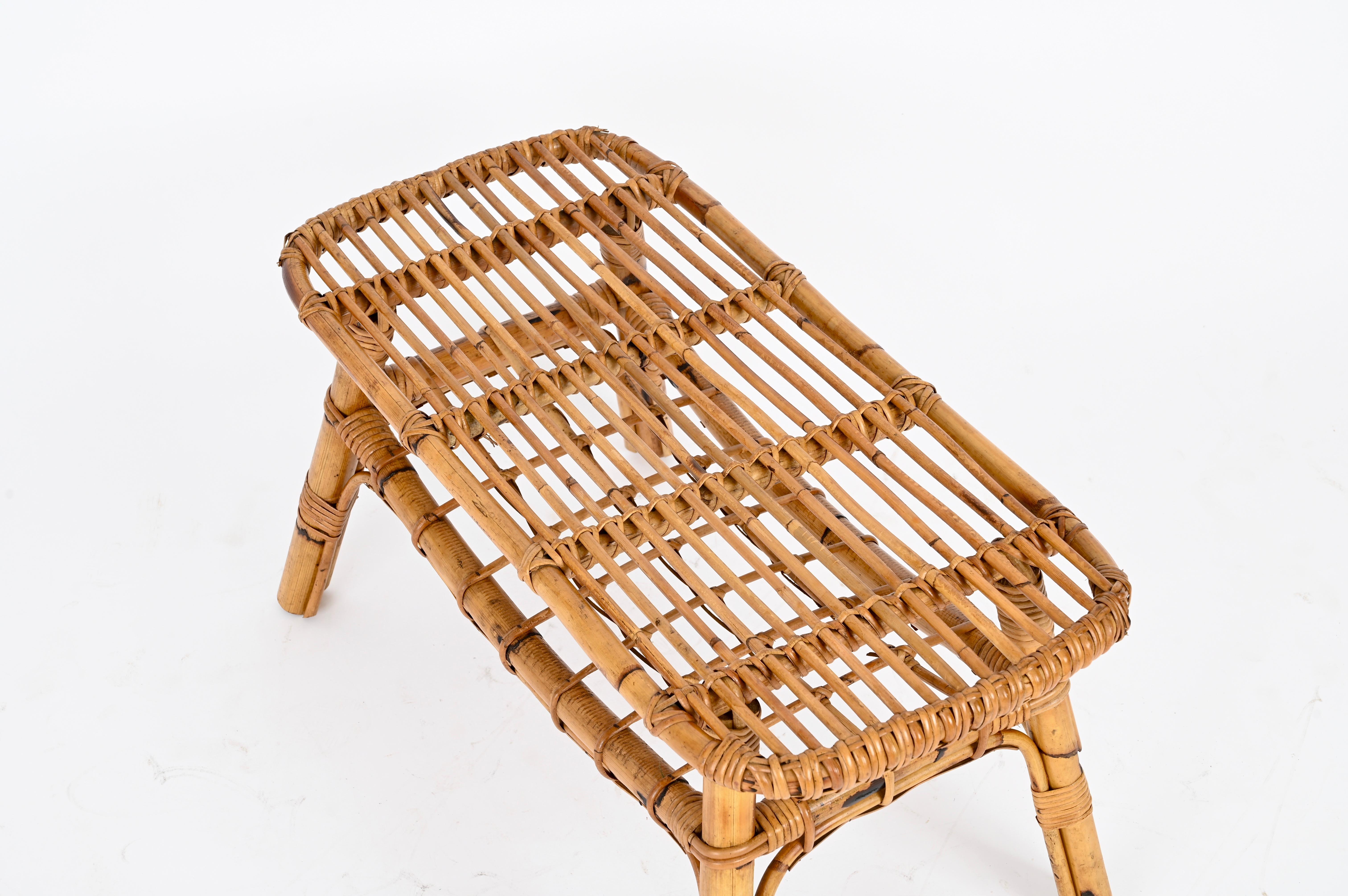 Bank oder Kaffee  Beistelltisch aus Rattan und Korbweide von Tito Agnoli, Italien 1960er Jahre (Mitte des 20. Jahrhunderts) im Angebot
