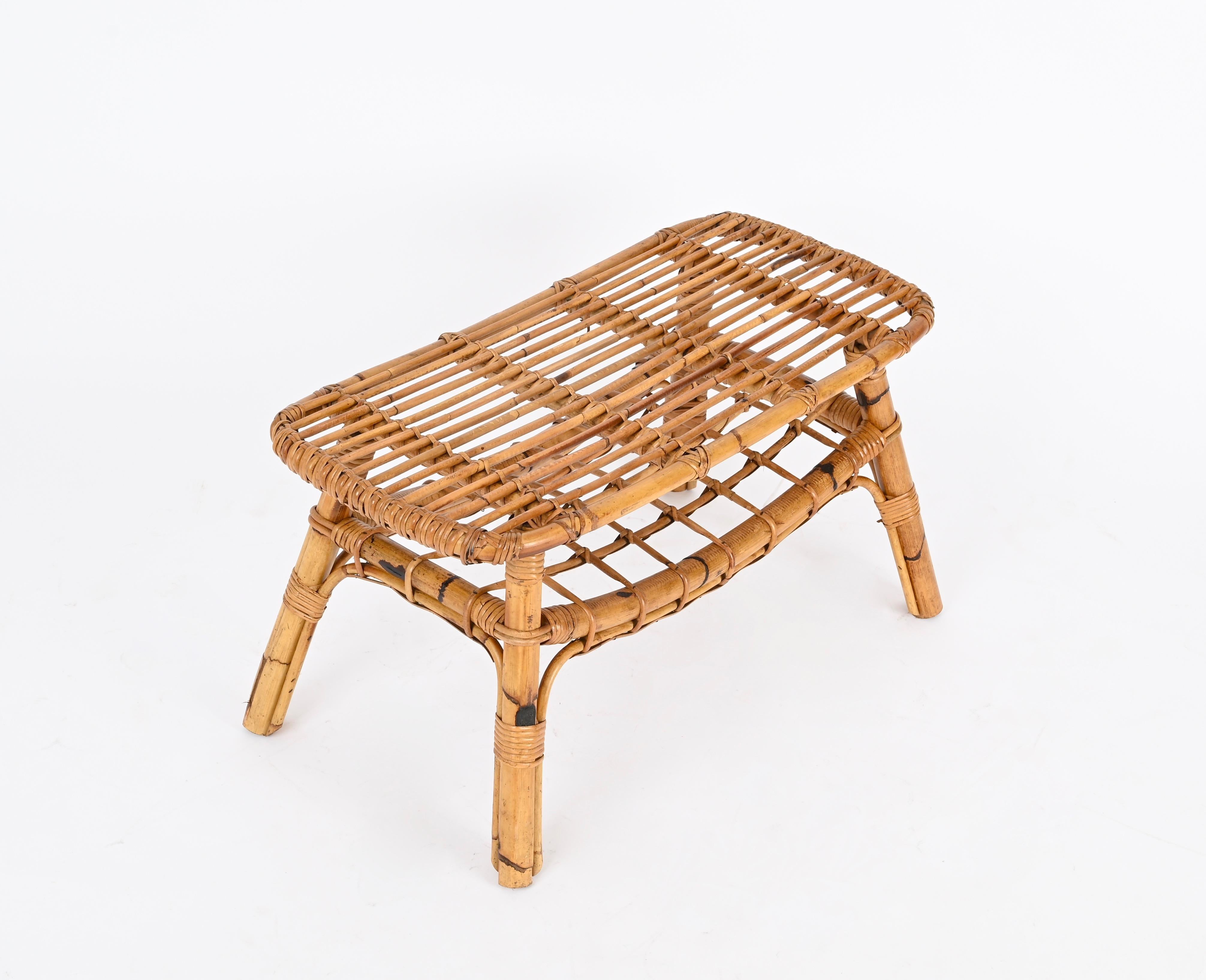 Bank oder Kaffee  Beistelltisch aus Rattan und Korbweide von Tito Agnoli, Italien 1960er Jahre im Angebot 1