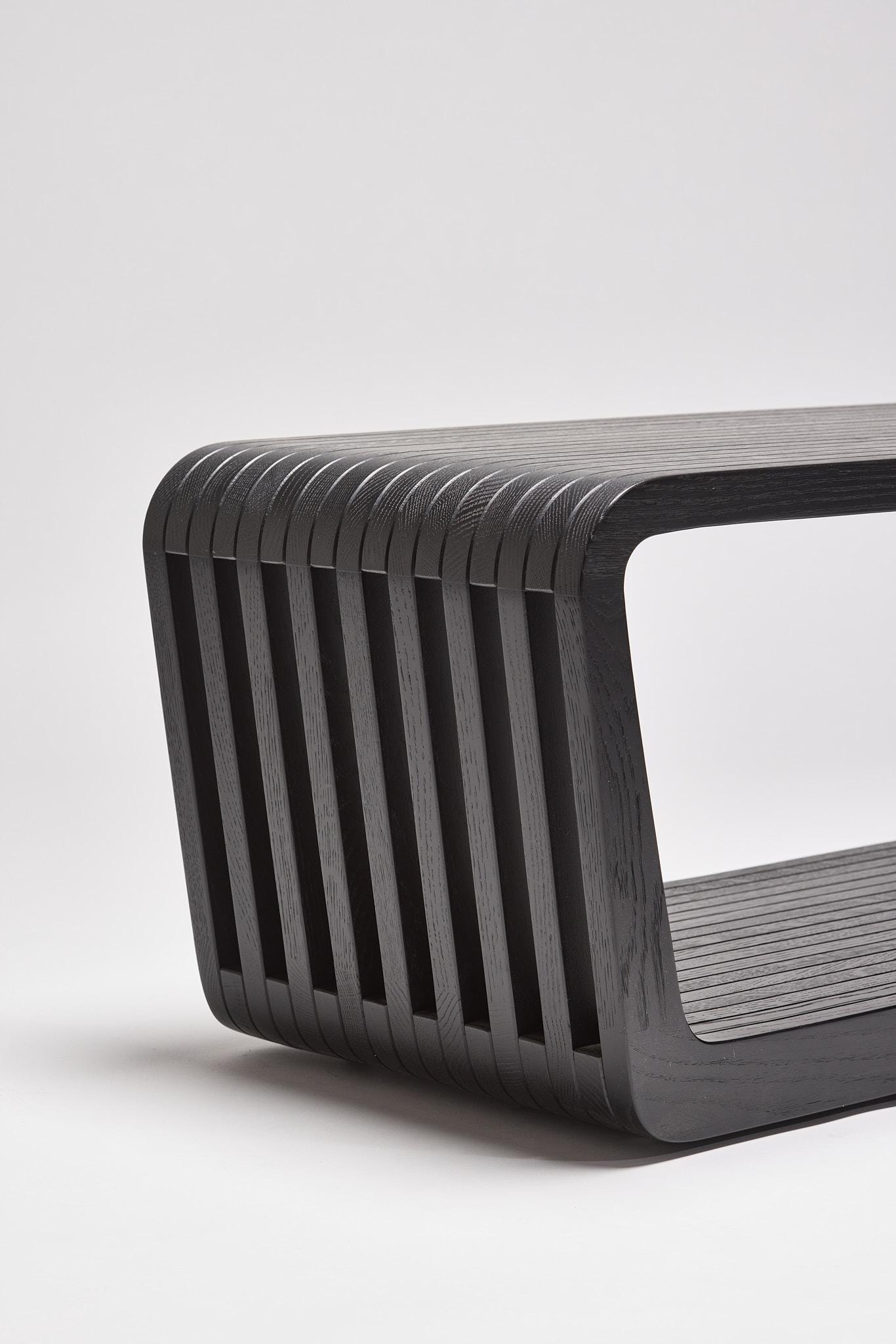 Bench- oder Couchtisch, Link von Reda Amalou, 2019, schwarz gebeizte Eiche (Vietnamesisch) im Angebot