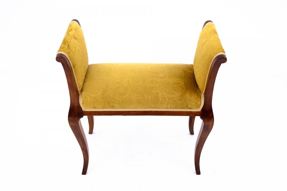 Bench-seat, France, ca. 1940. AFTER RENOVATION.

Very good condition, after professional renovation and replacement of upholstery.

Wood: walnut

Dimensions: height 69 cm seat height 45 cm width 66 cm depth 34 cm