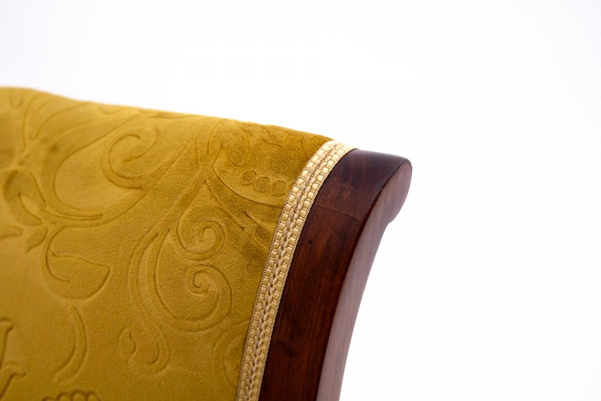 Walnut Bench-seat, France, ca. 1940. For Sale