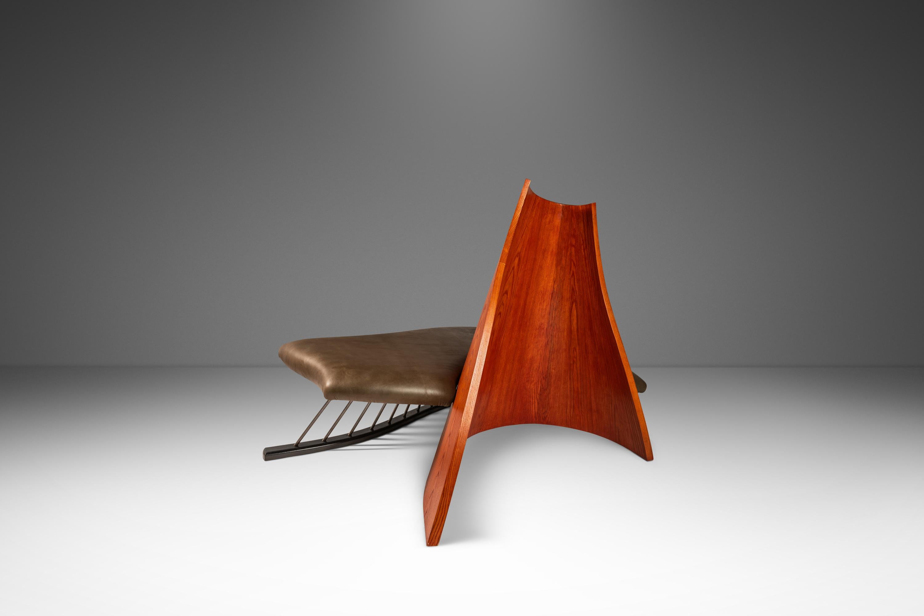 Fin du 20e siècle Banc / canapé en chêne et cuir à la manière de Thomas Stender, vers  1980s en vente