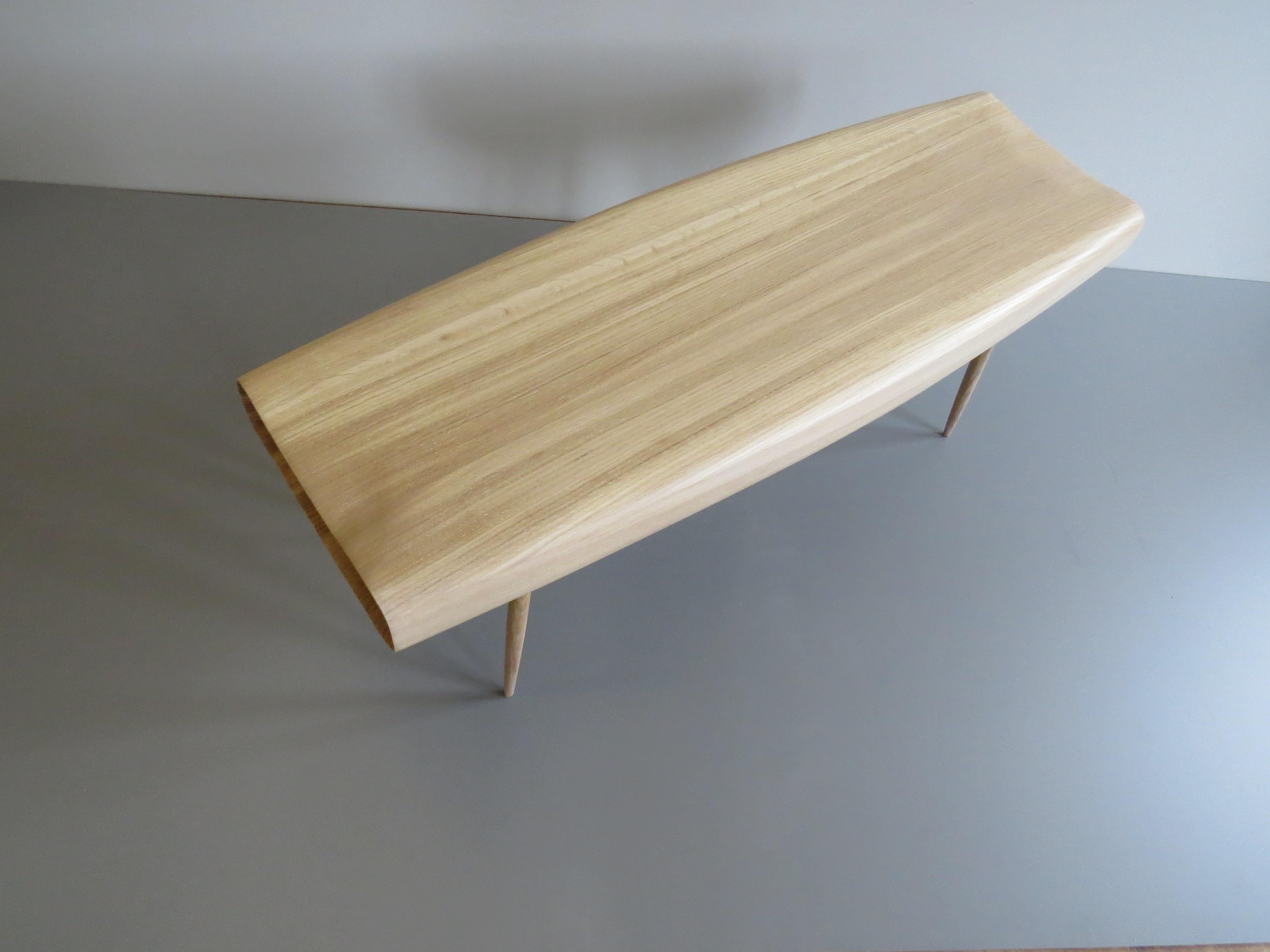 Bench aus Massivholz, handgefertigt, organisch modern, hergestellt in Deutschland, Maßanfertigung  im Angebot 1