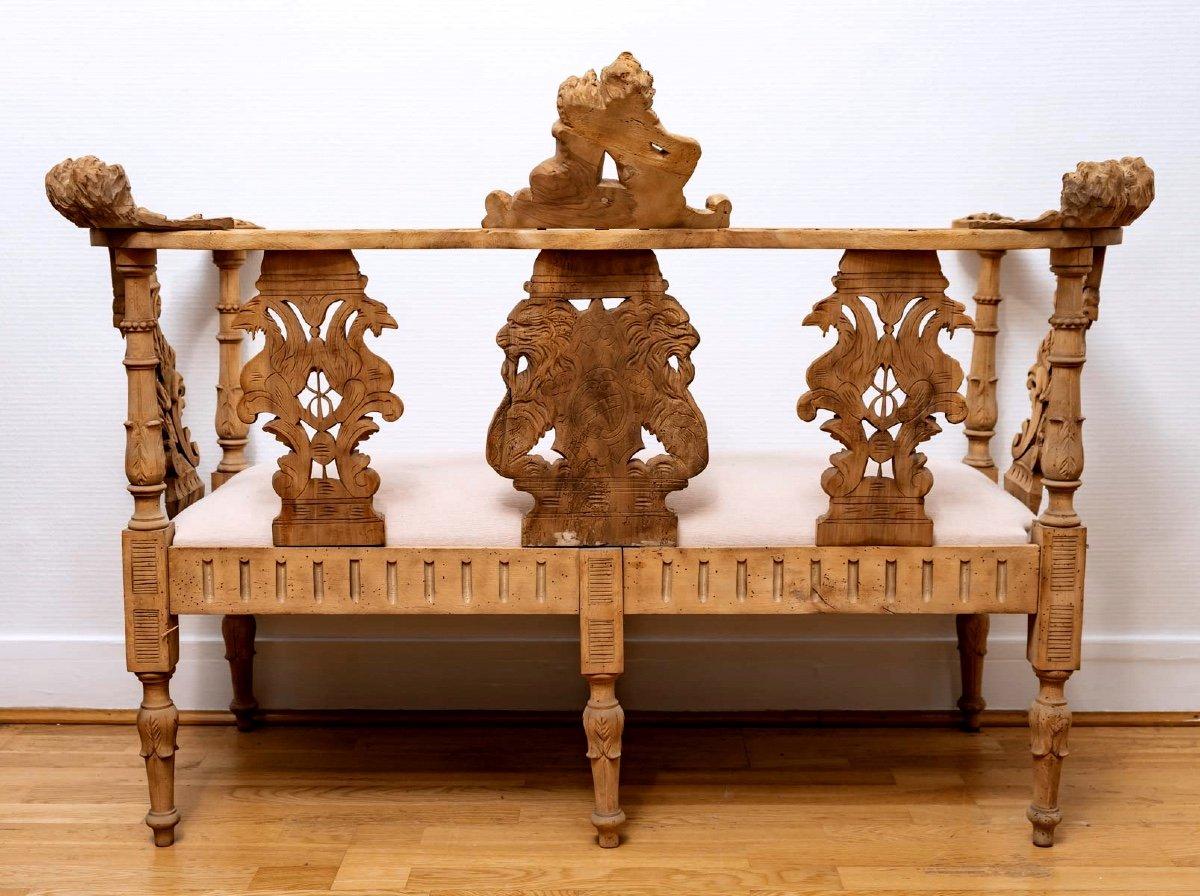 Charming three-seater bench in solid walnut.
This very beautiful realization, unique piece of a complete living room, was realized in Italy, in the region of Piedmont whose multiple localities always offer a testimony of the past. History has left