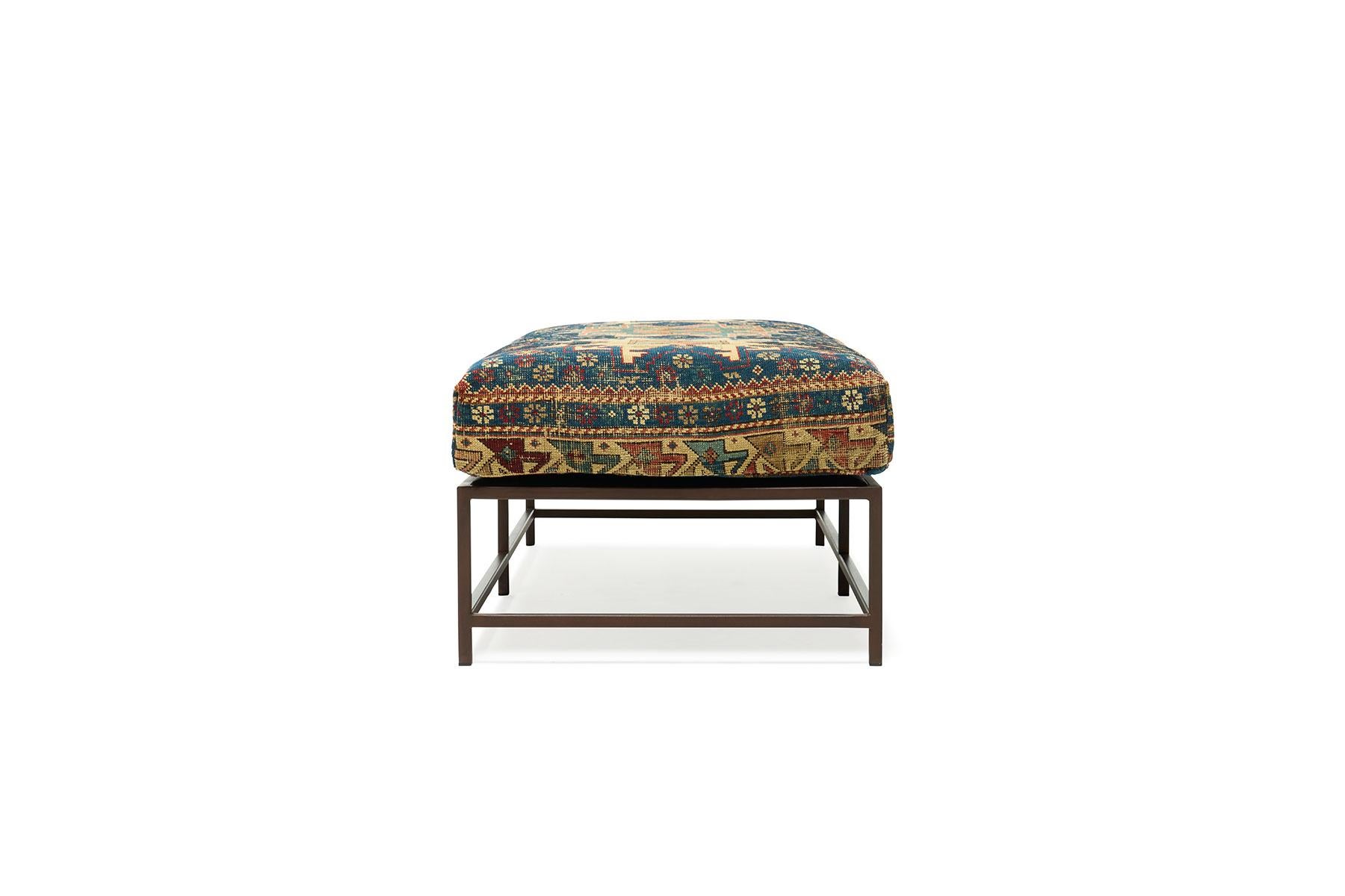 Banc avec tissu d'ameublement de tapis antique Neuf - En vente à Los Angeles, CA