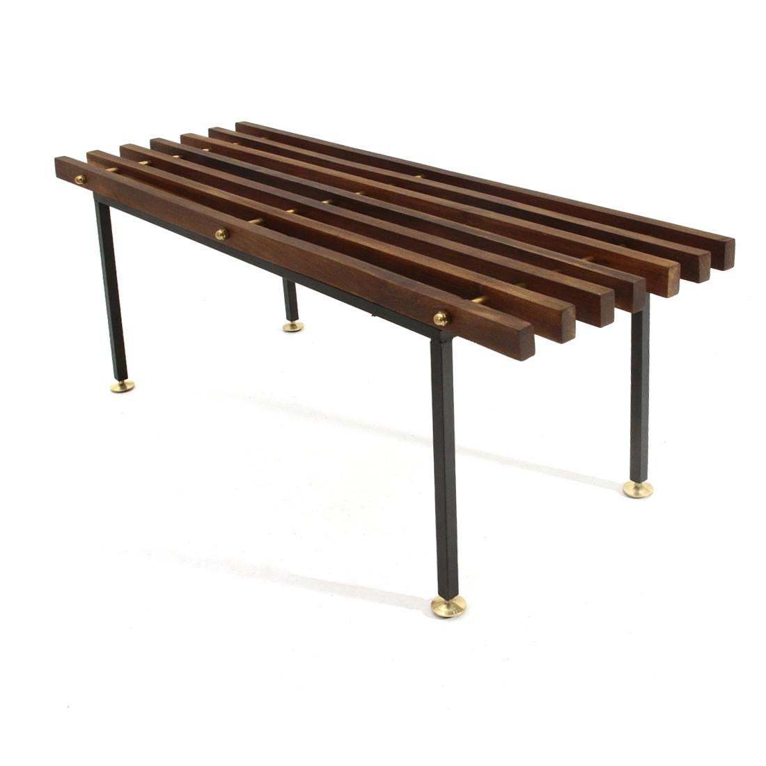 Bench of Italian manufacture produced in the 1950s.
Black painted metal structure with brass feet, adjustable in height.
Seat with solid wood slats with brass spacers.
Good general condition, some signs on the wooden part.

Dimensions: Length