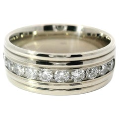 Anillo de boda de oro blanco de 14 quilates de Benchmark