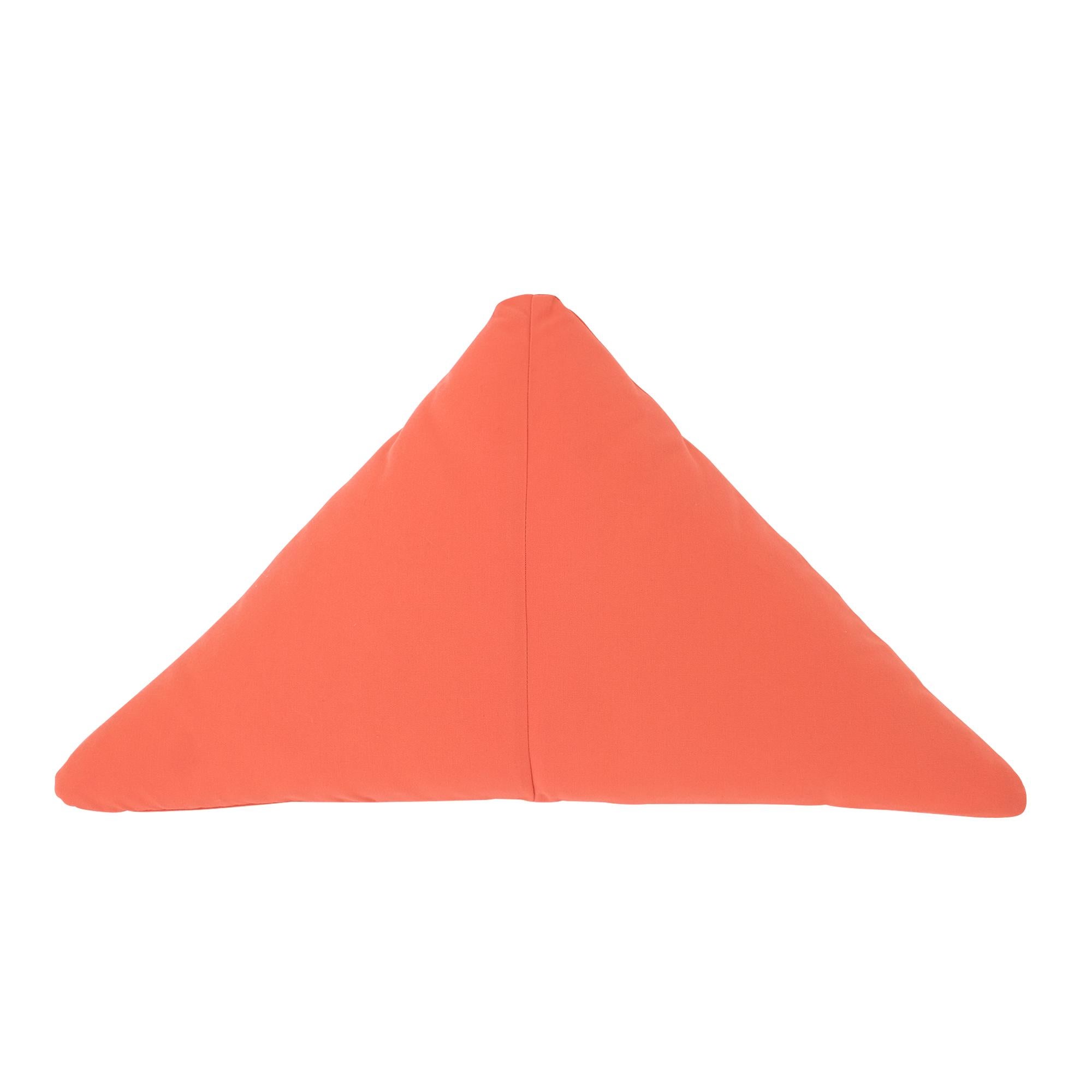Bend Goods - Coussin triangulaire en Sunbrella noir en vente 2