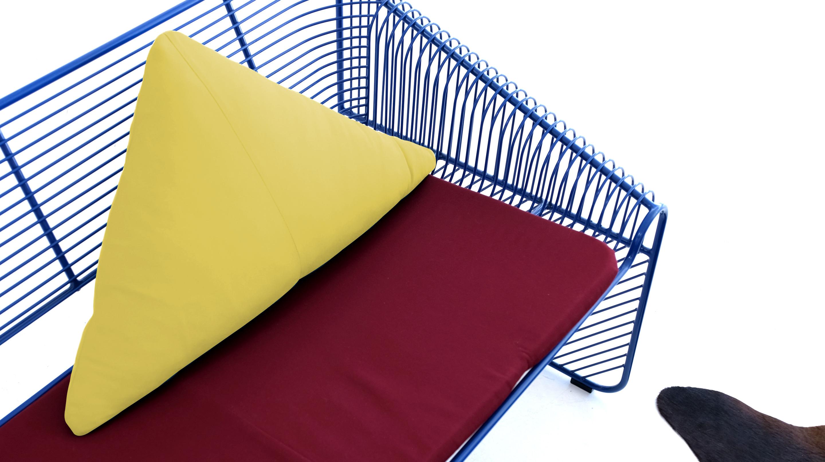 IDÉES D'ACCENTS COLORÉS POUR LA MAISON

Nos oreillers triangulaires sont remplis de duvet et sont disponibles dans une variété de couleurs de tissus Sunbrella pour répondre à vos besoins en matière de décoration. Avec plus de 10 couleurs au choix,