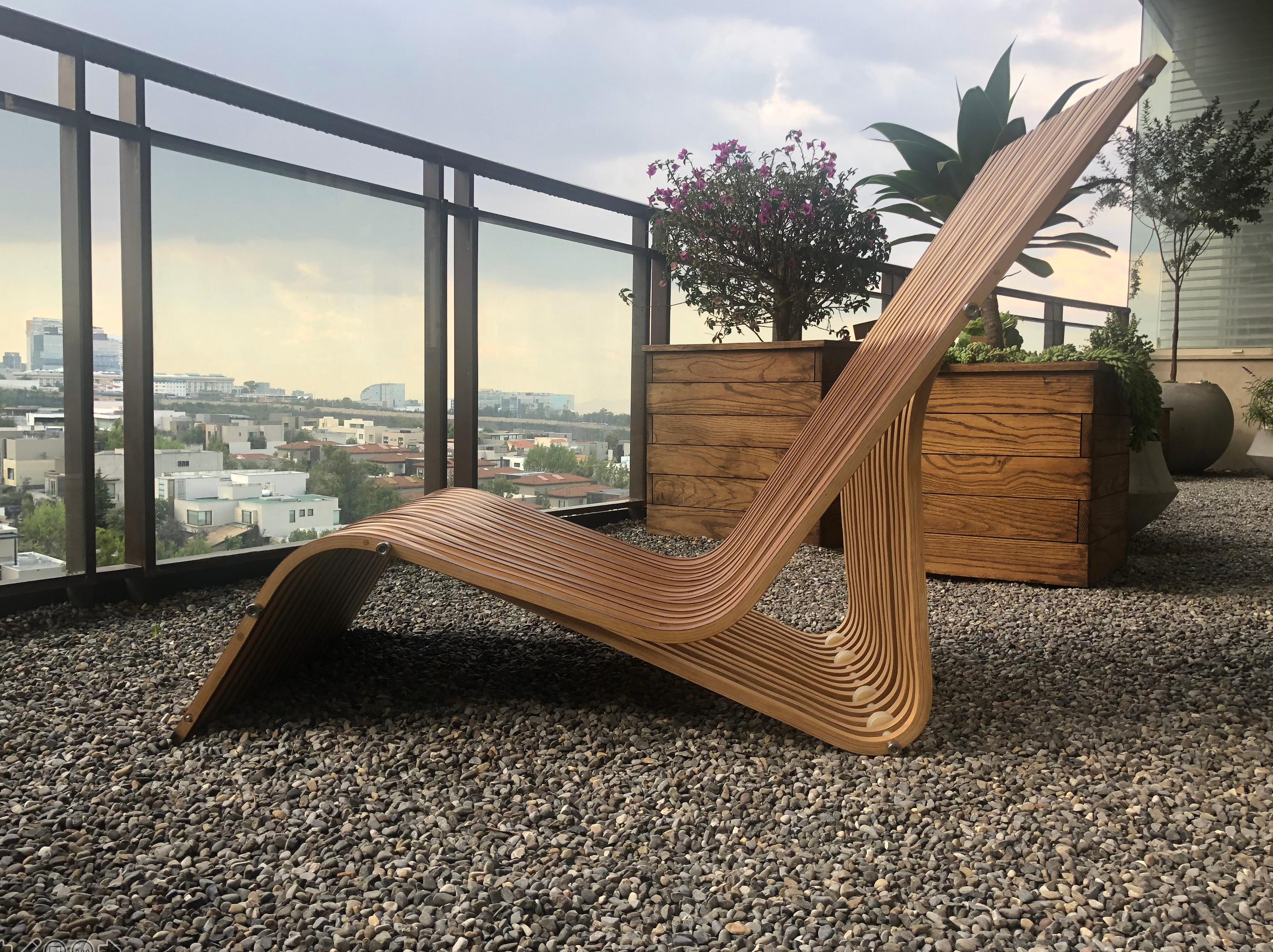 The tumbo wood is a rest chair comprising bend plywood lines veneered with natural wood multiplied and assembled, the repetition gives place to a self stand solution with a unique personality.