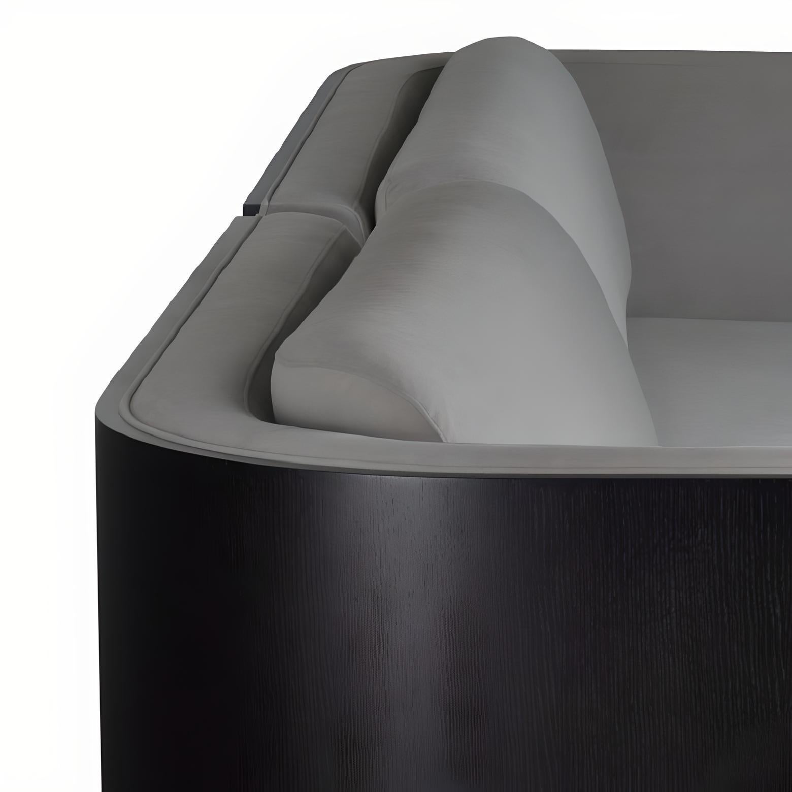 Bend Sofa mit freiliegender Holzlehne im Angebot 1