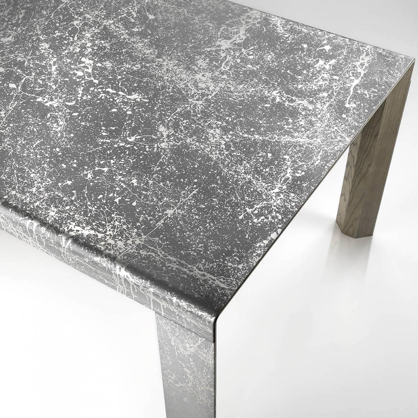 Bend Table In New Condition In Milan, IT