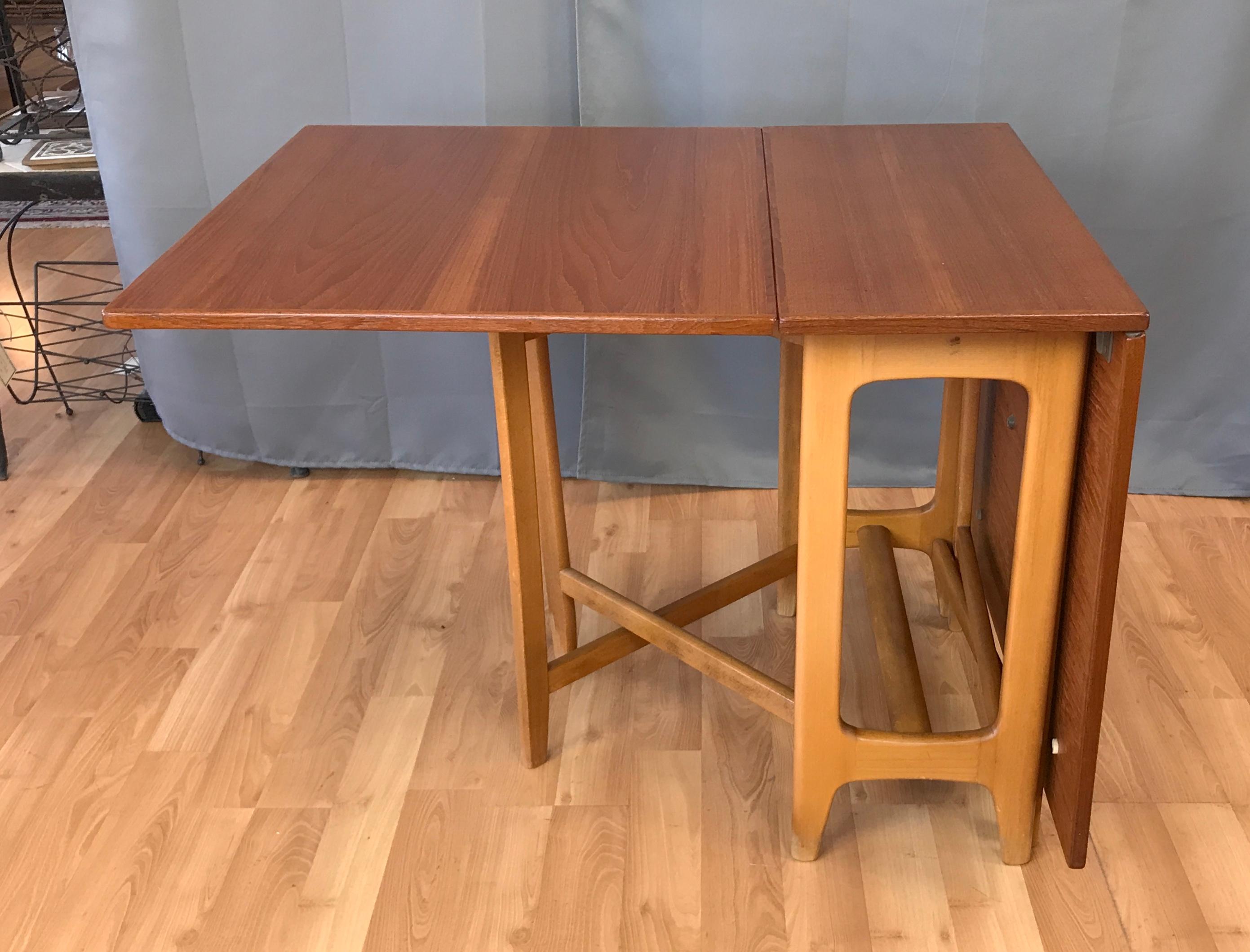 Bendt Winge Designed Drop-Leaf Dining Table for Kleppe Møbelfabrik In Good Condition In San Francisco, CA