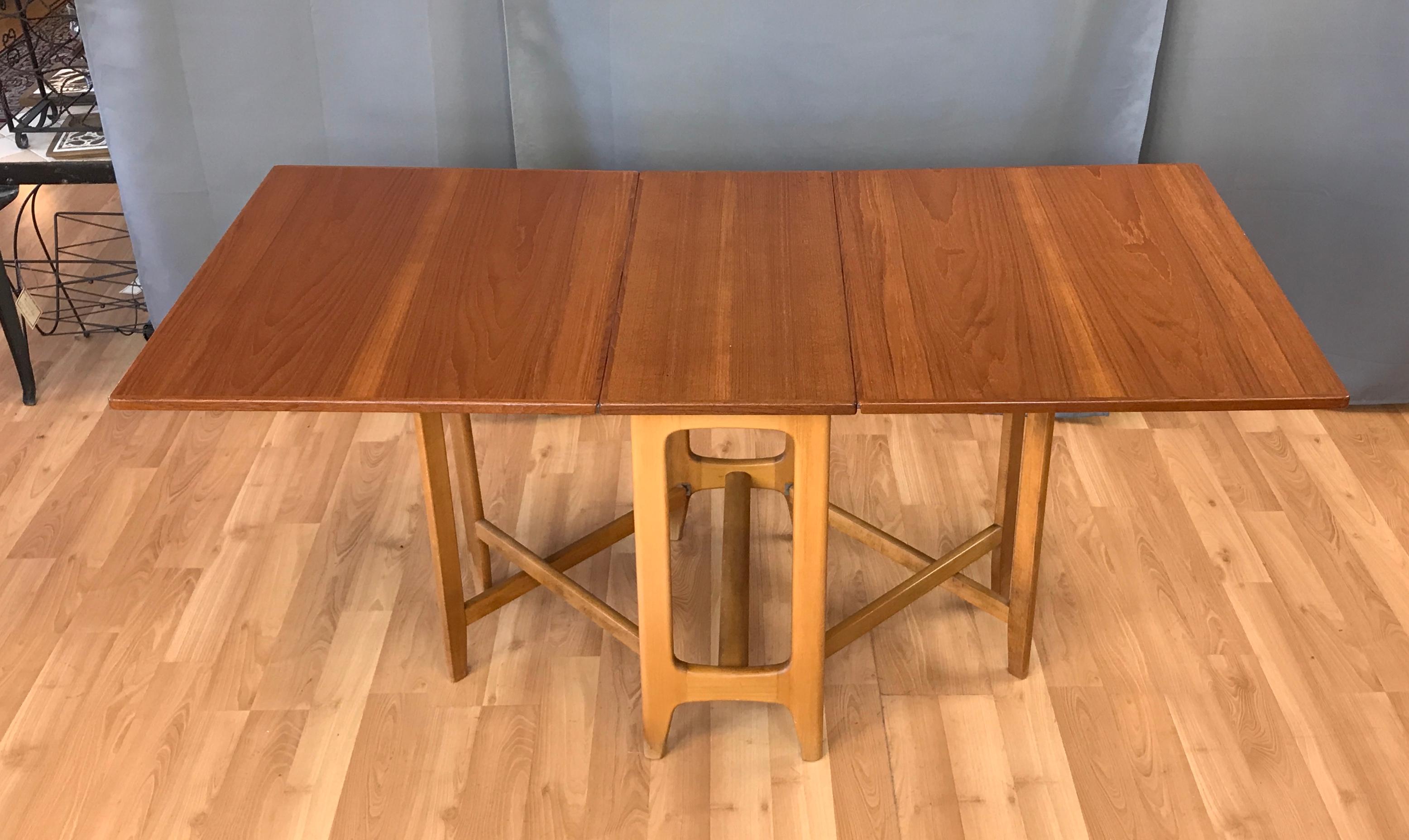 Bendt Winge Designed Drop-Leaf Dining Table for Kleppe Møbelfabrik 1