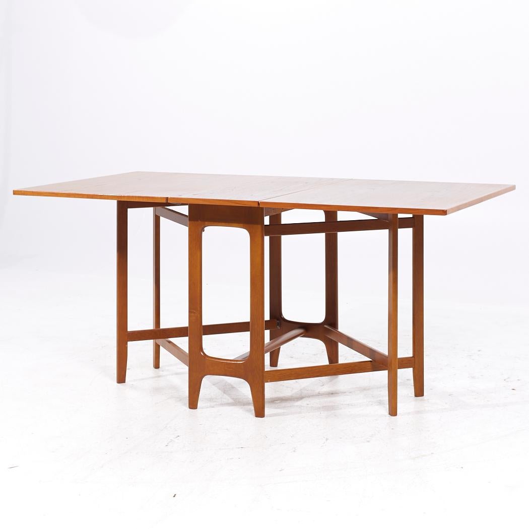 Wood Bendt Winge for Kleppe Møbelfabrikk Mid Century Drop Leaf Dining Table For Sale