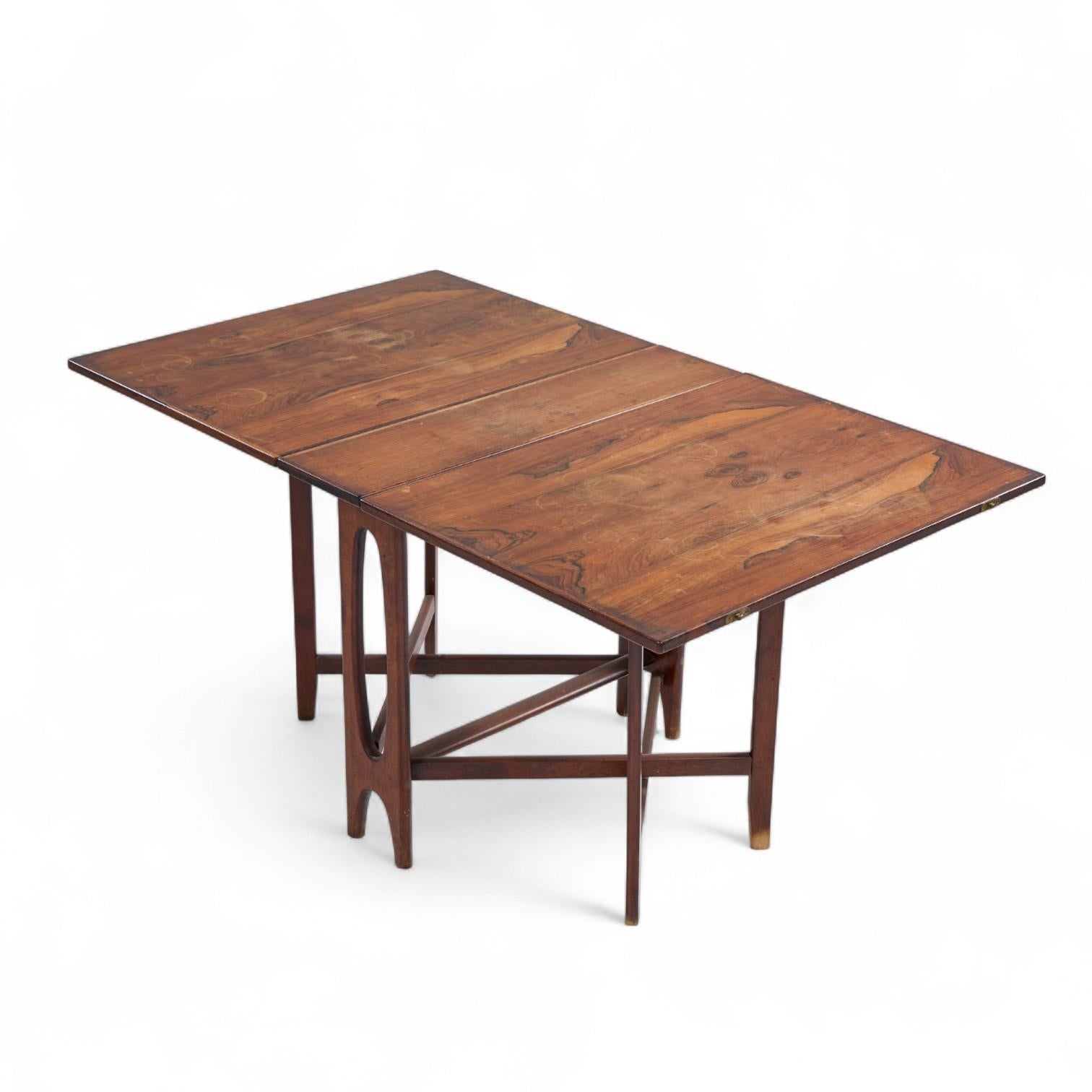 Bois de rose Bendt Winge Mid Century Norwegian Rosewood Drop-Leaf Table de salle à manger en palissandre en vente