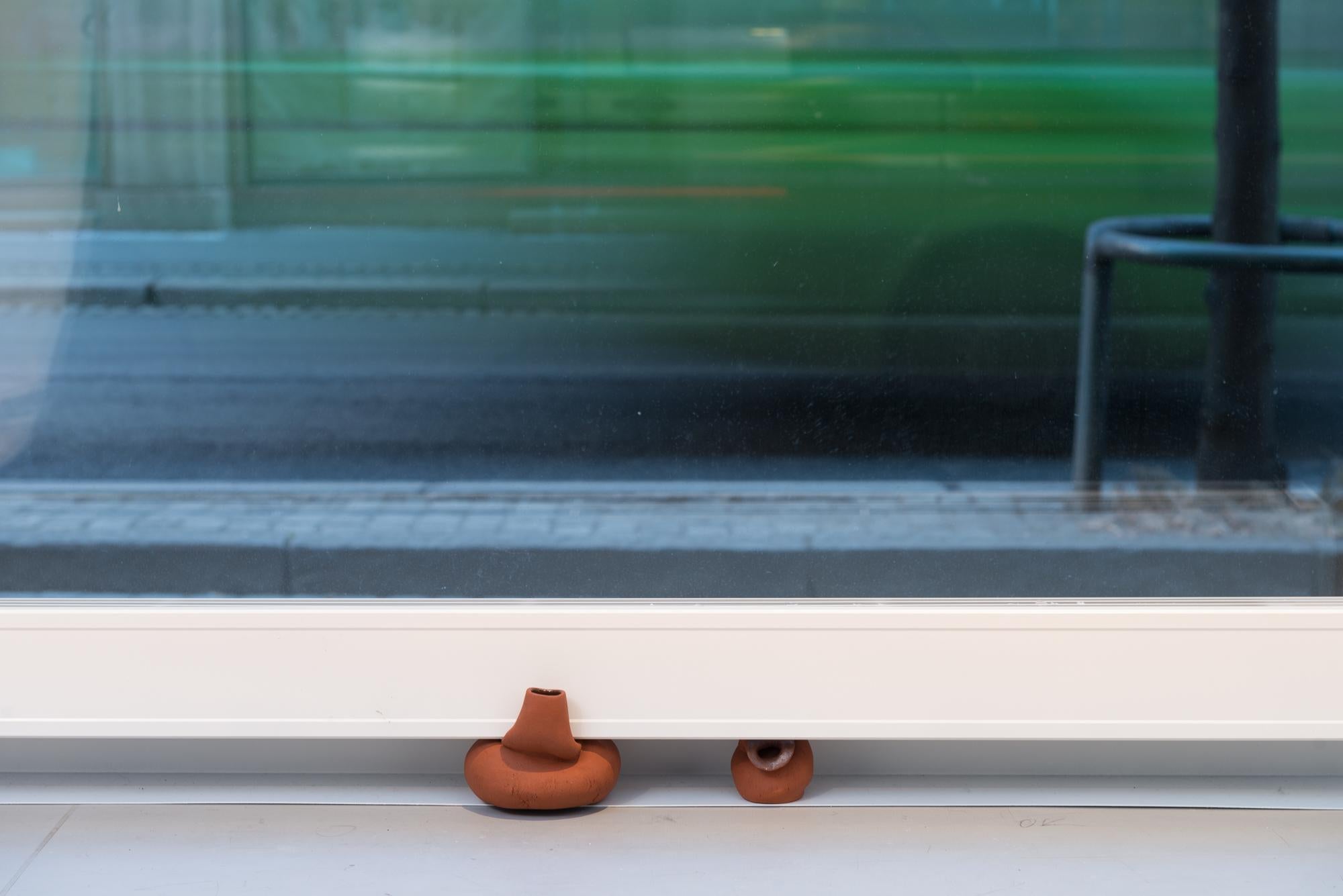 Beneath The Radiator III Decorative Ceramic Vase by Lillian Tørlen In condizioni Nuovo in vendita a Geneve, CH