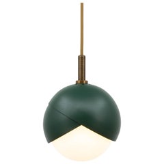 Lampada a sospensione Benedict con rivestimento a polvere verde, patina marrone, diametro 9".