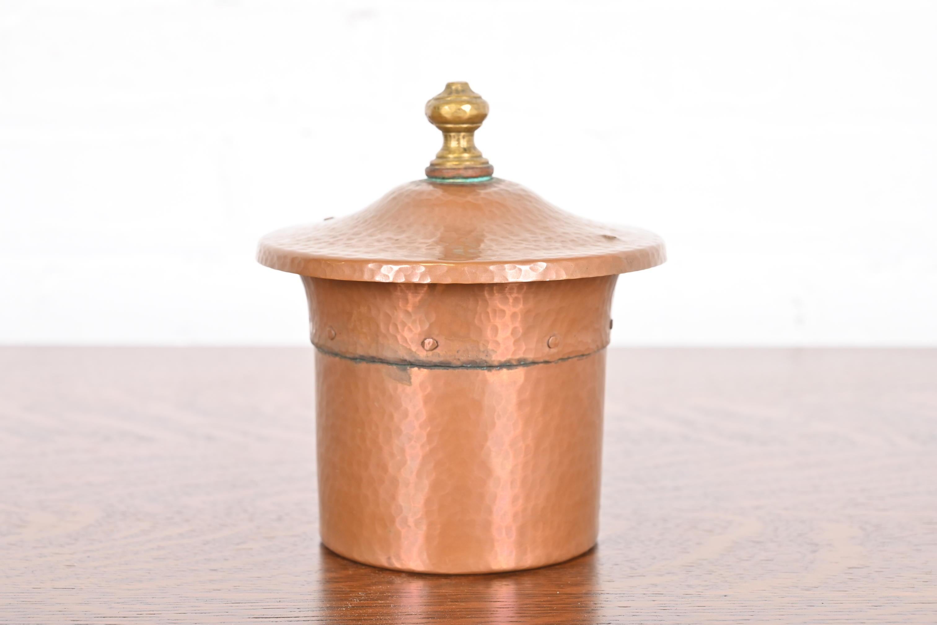 Benedict Studios Arts & Crafts Hammered Copper and Brass Humidor, Circa 1910 For Sale 7