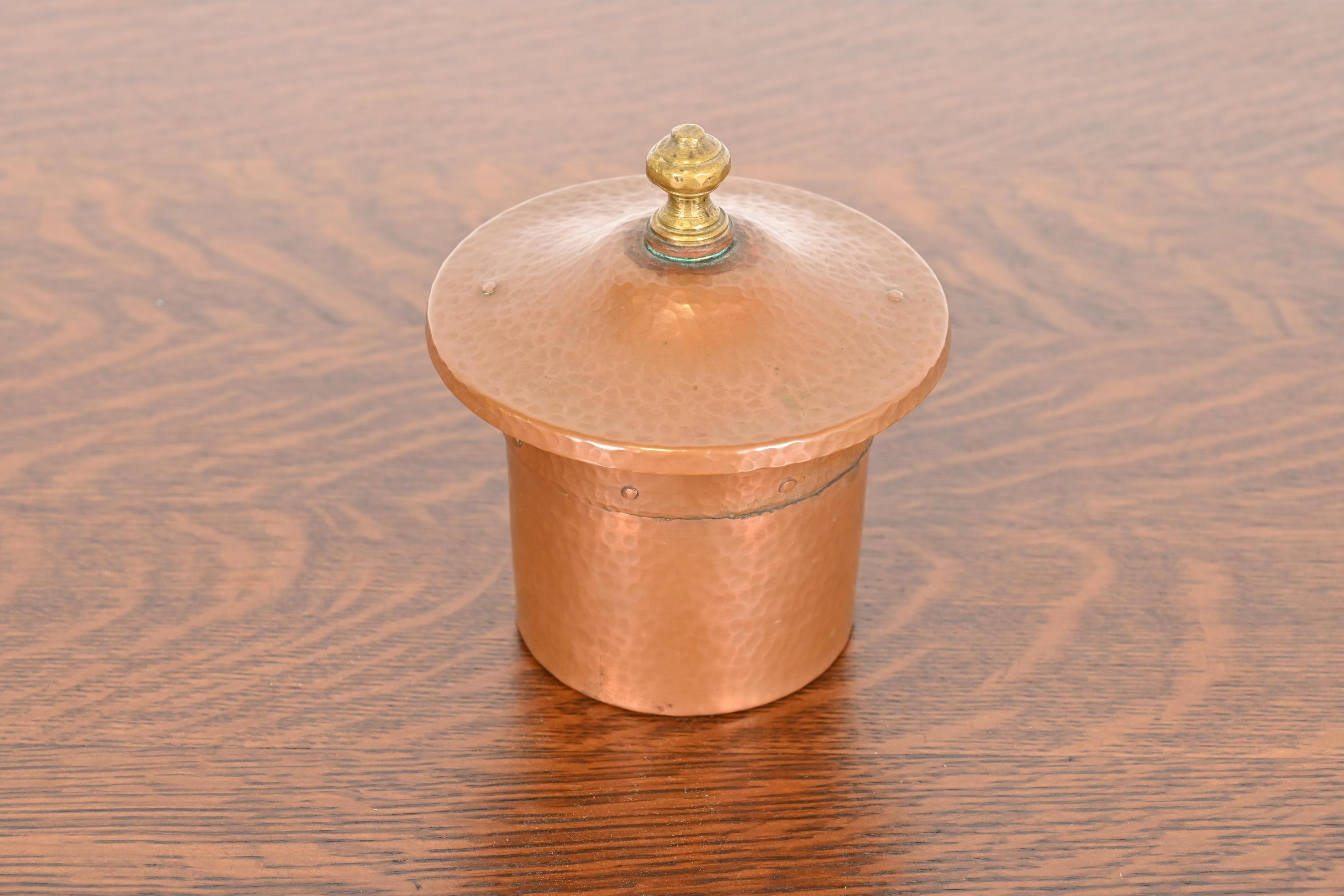 Arts and Crafts Benedict Studios Arts & Crafts Hammered Copper and Brass Humidor, Circa 1910 For Sale