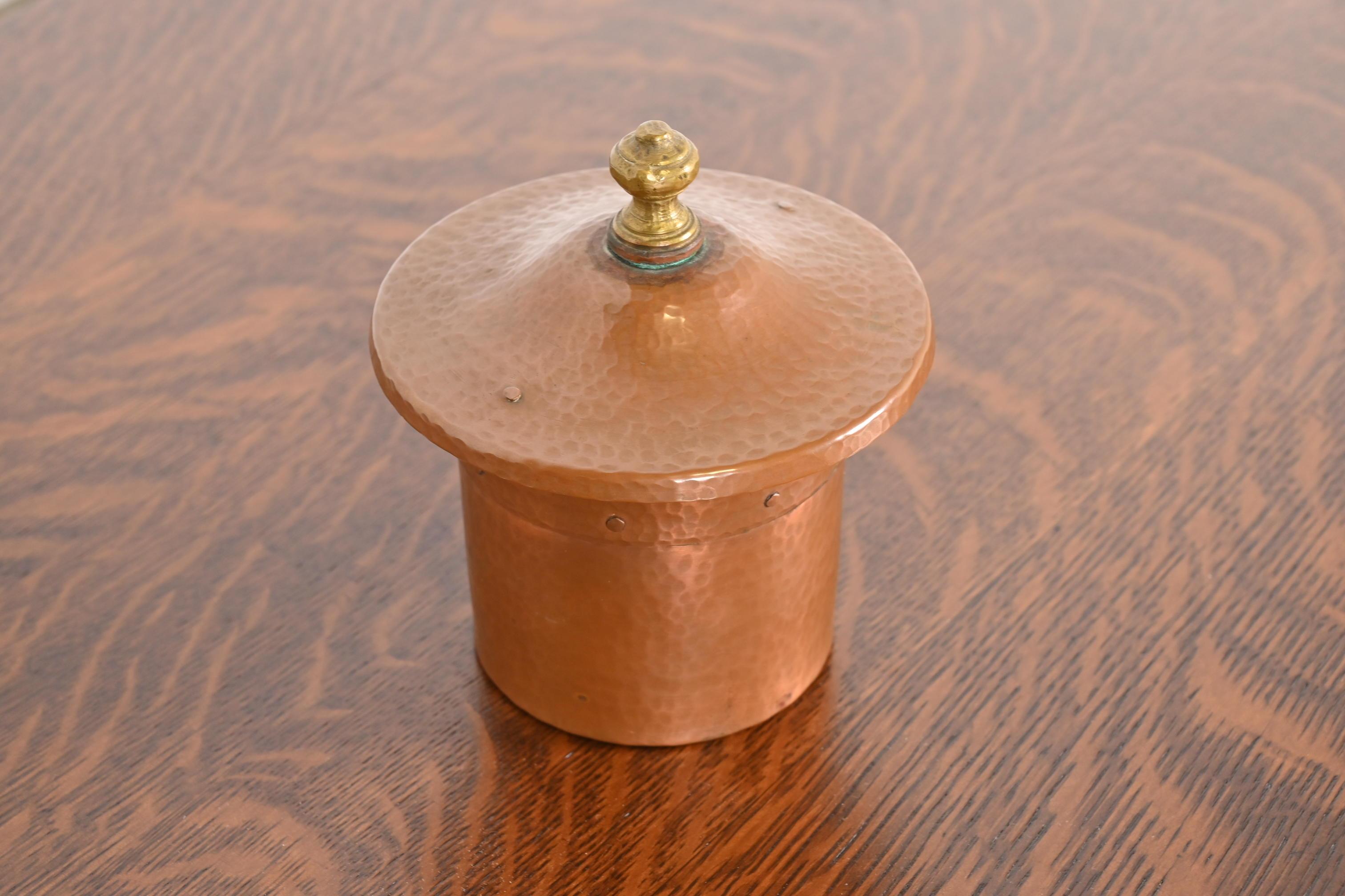 20th Century Benedict Studios Arts & Crafts Hammered Copper and Brass Humidor, Circa 1910 For Sale