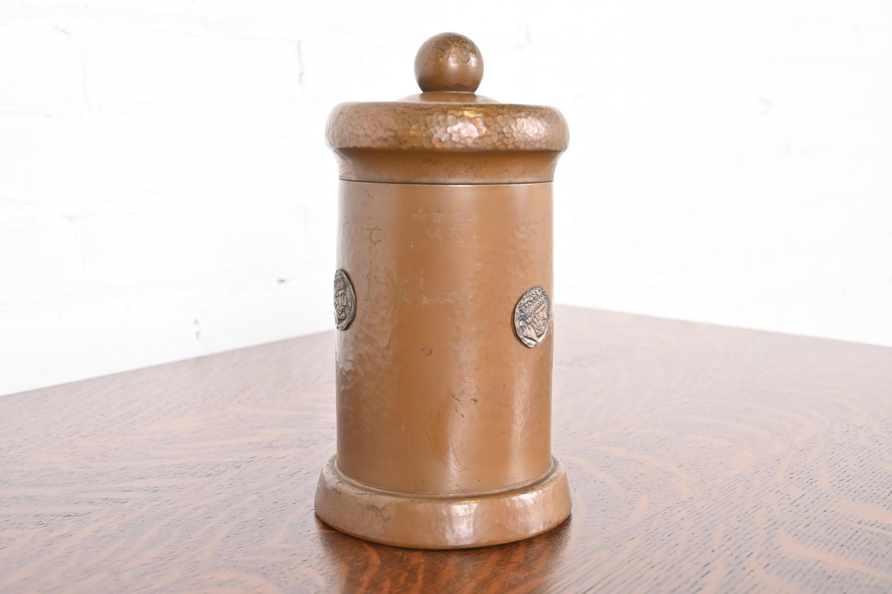 Humidor in rame martellato di Studio A, circa 1910 in vendita 1