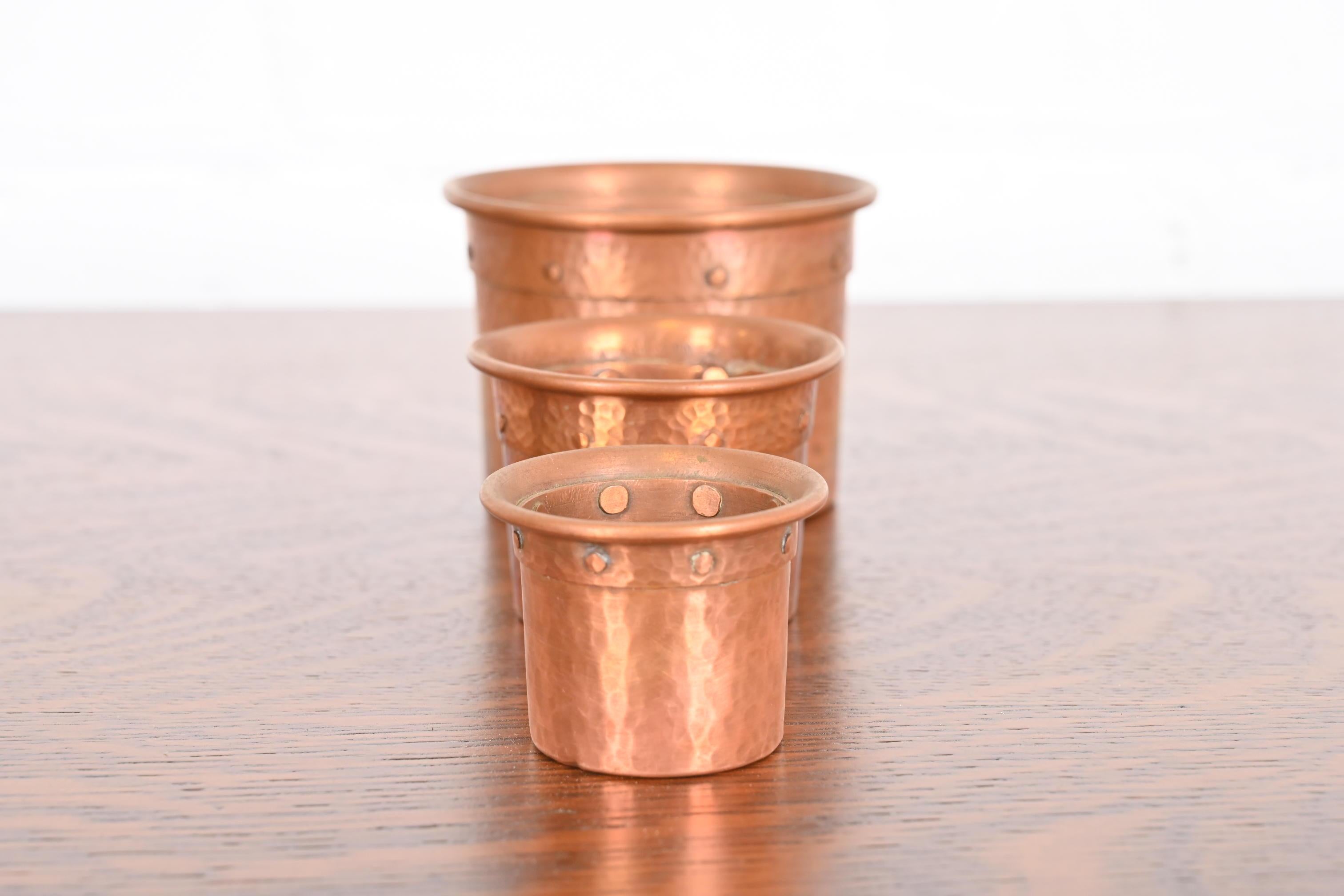 Benedict Studios Arts & Crafts Hammered Copper Nesting Cups, Circa 1910 4