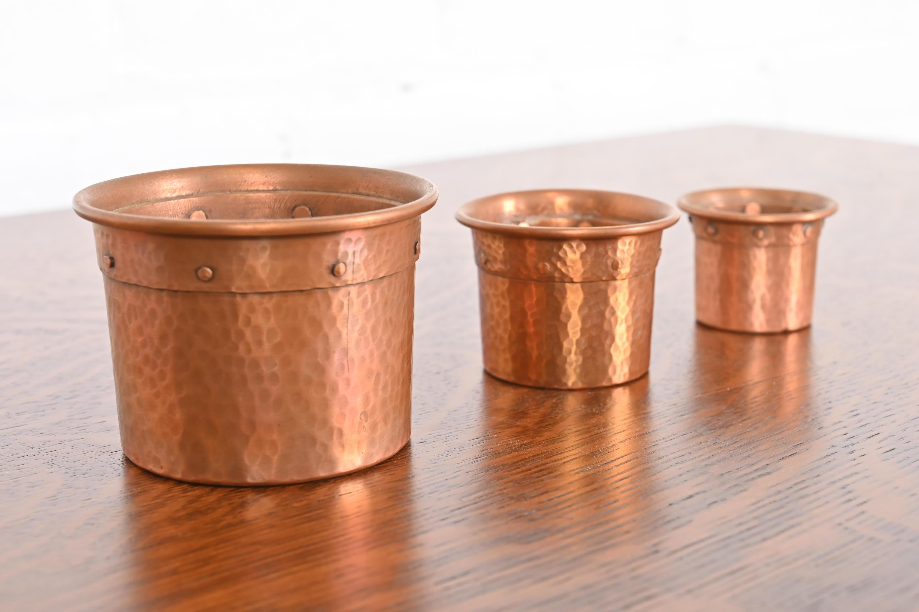 Benedict Studios Arts & Crafts Hammered Copper Nesting Cups, Circa 1910 2