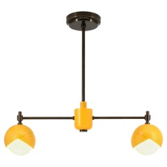 Lustre Benedict à deux lumières en manteau en poudre jaune et laiton brun