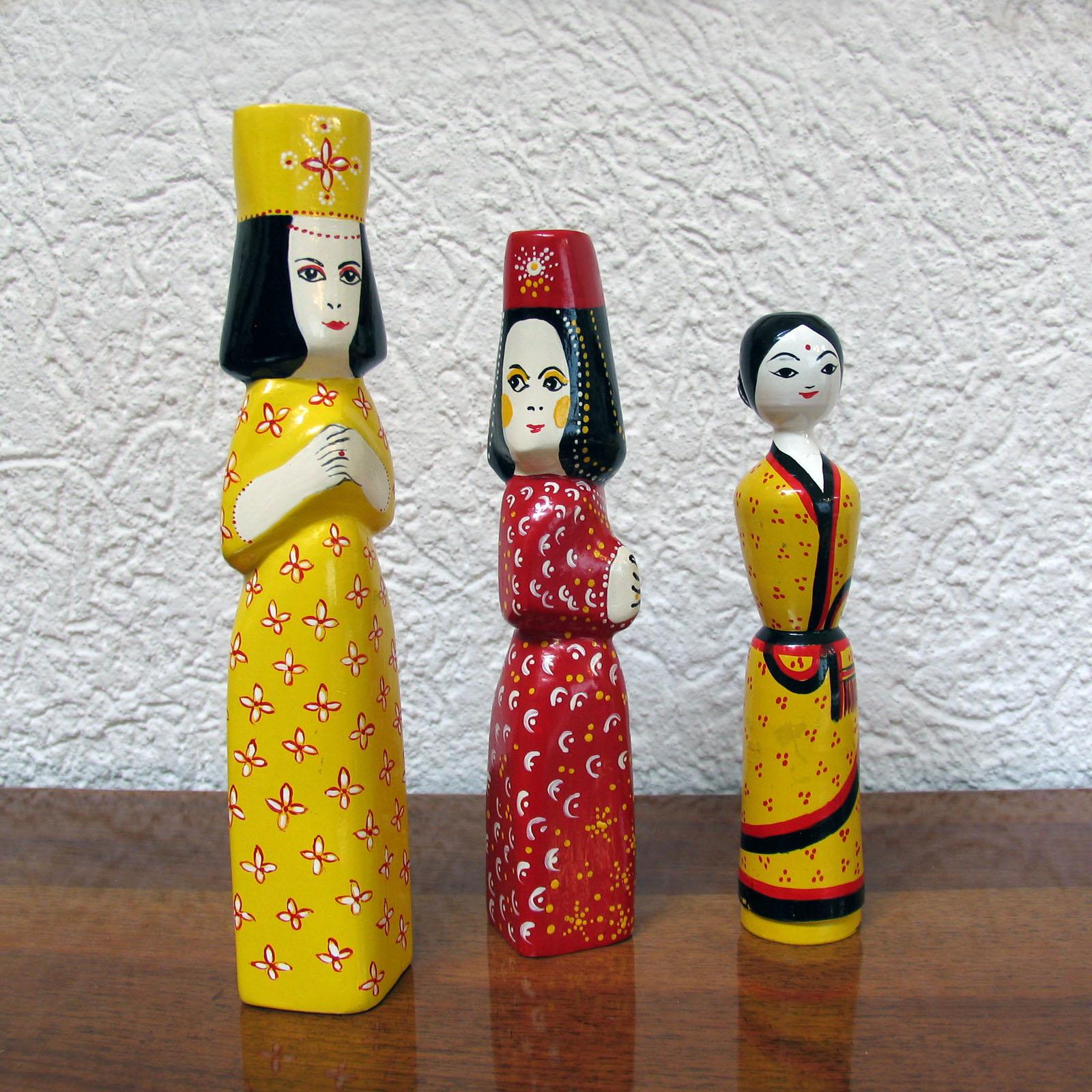Sculpté à la main Les poupées en bois de Benedicte Bergmann font partie de la série des sœurs mythologiques, 1969 en vente