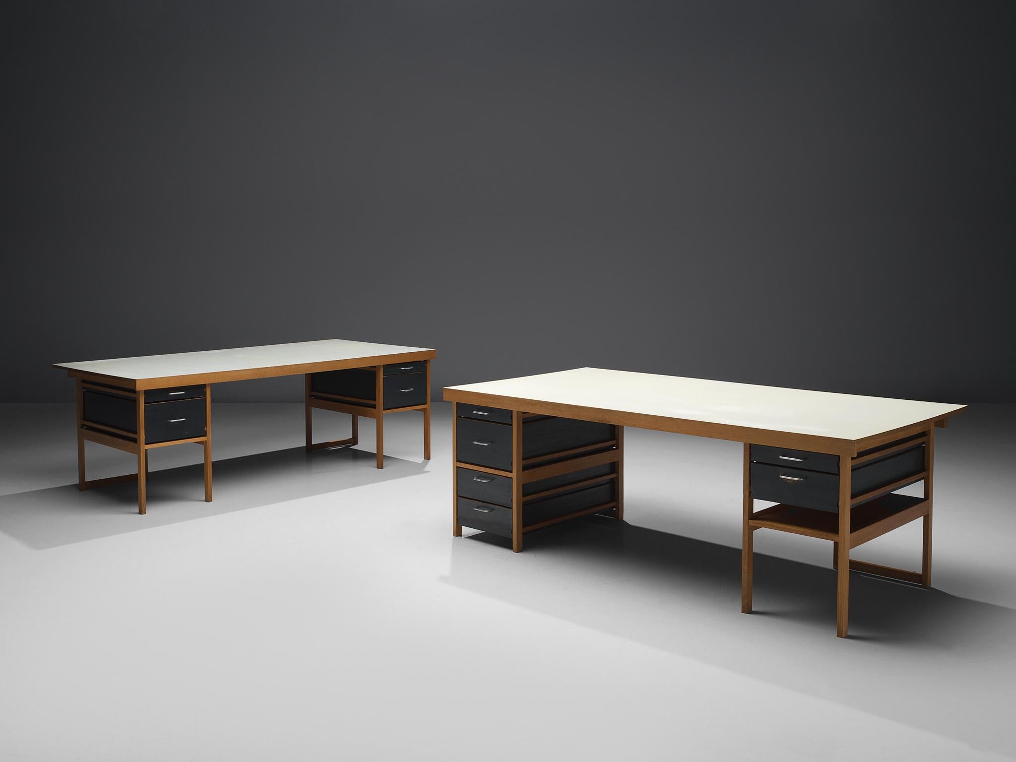 Desk Benedikt Rohner for Oswald, oak and lacquered wood, Switzerland, 1965

This desk in natural and lacquered oak is designed by the Swiss designer Benedikt Rohner for Oswald, 1965. The most interesting thing about this desk is its open