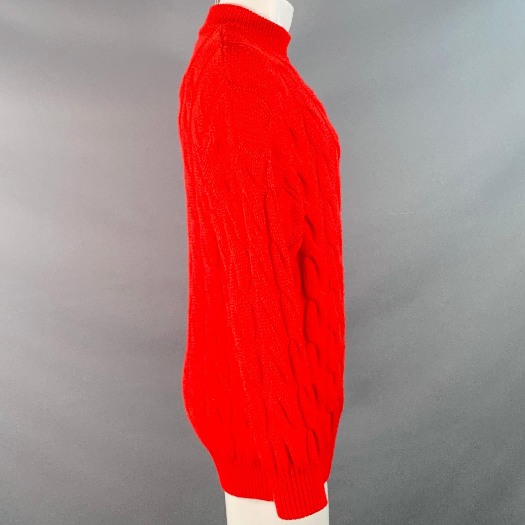 BENETTON Size M Red Cable Knit Wool Acrylic Crew Neck Sweater In Good Condition For Sale In San Francisco, CA
