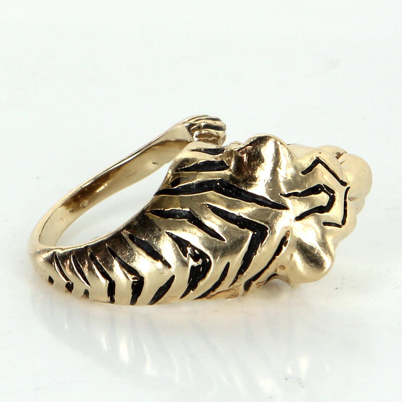 Bengal Tiger Ring Vintage 14k Yellow Gold Black Enamel Estate Animal Jewelry In Good Condition For Sale In Torrance, CA