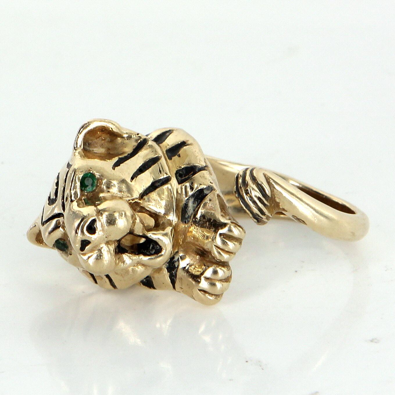 Women's or Men's Bengal Tiger Ring Vintage 14k Yellow Gold Black Enamel Estate Animal Jewelry For Sale