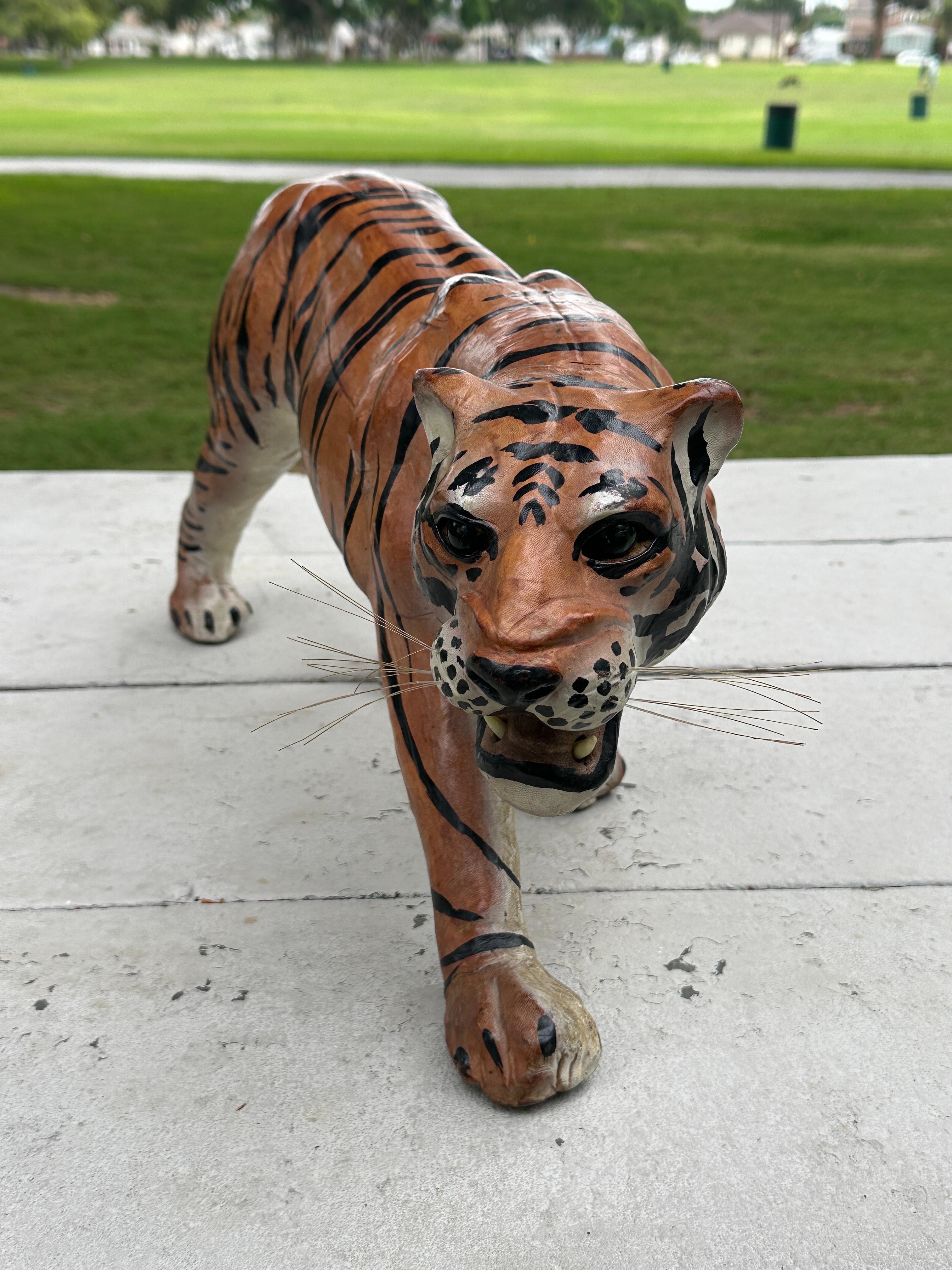 Bengalische Tiger-Skulptur (Hollywood Regency) im Angebot