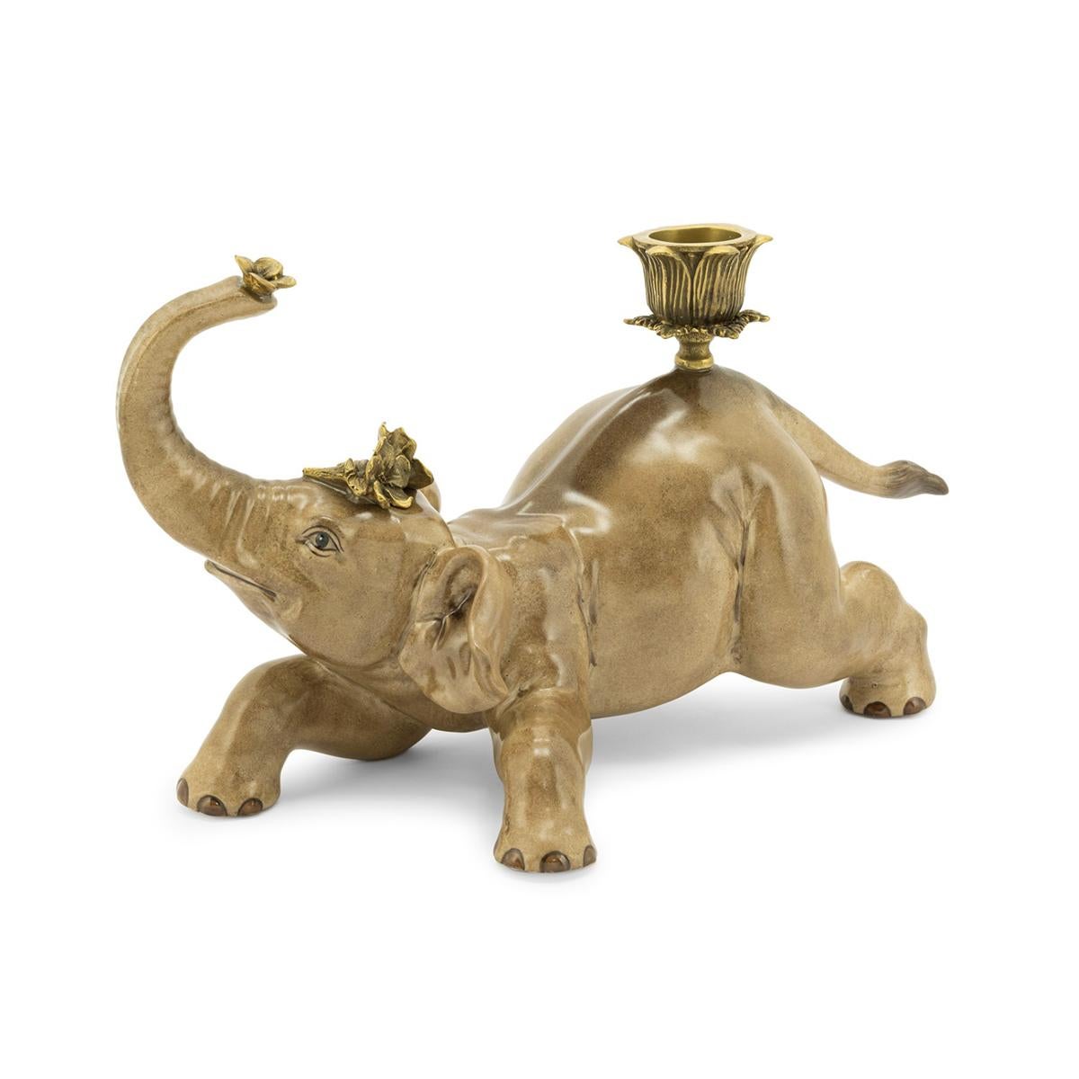 Candleholders Bengali elephant set of 2,
in hand painted porcelain in bronze finish.
With brass candleholder part on each.
Measures: L 28 x D 13 x H 17cm, each.