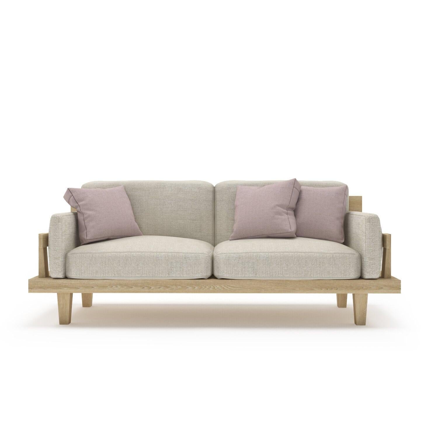 Das Bengalo-Sofa mit seinem massiven Eichenholzrahmen, den üppigen Kissen und der stützenden Struktur wird Sie in gemütliche Entspannung versetzen. Versinken Sie im Bengalo und erleben Sie Wärme und Komfort pur!

Alle Tektōn-Stücke sind aus