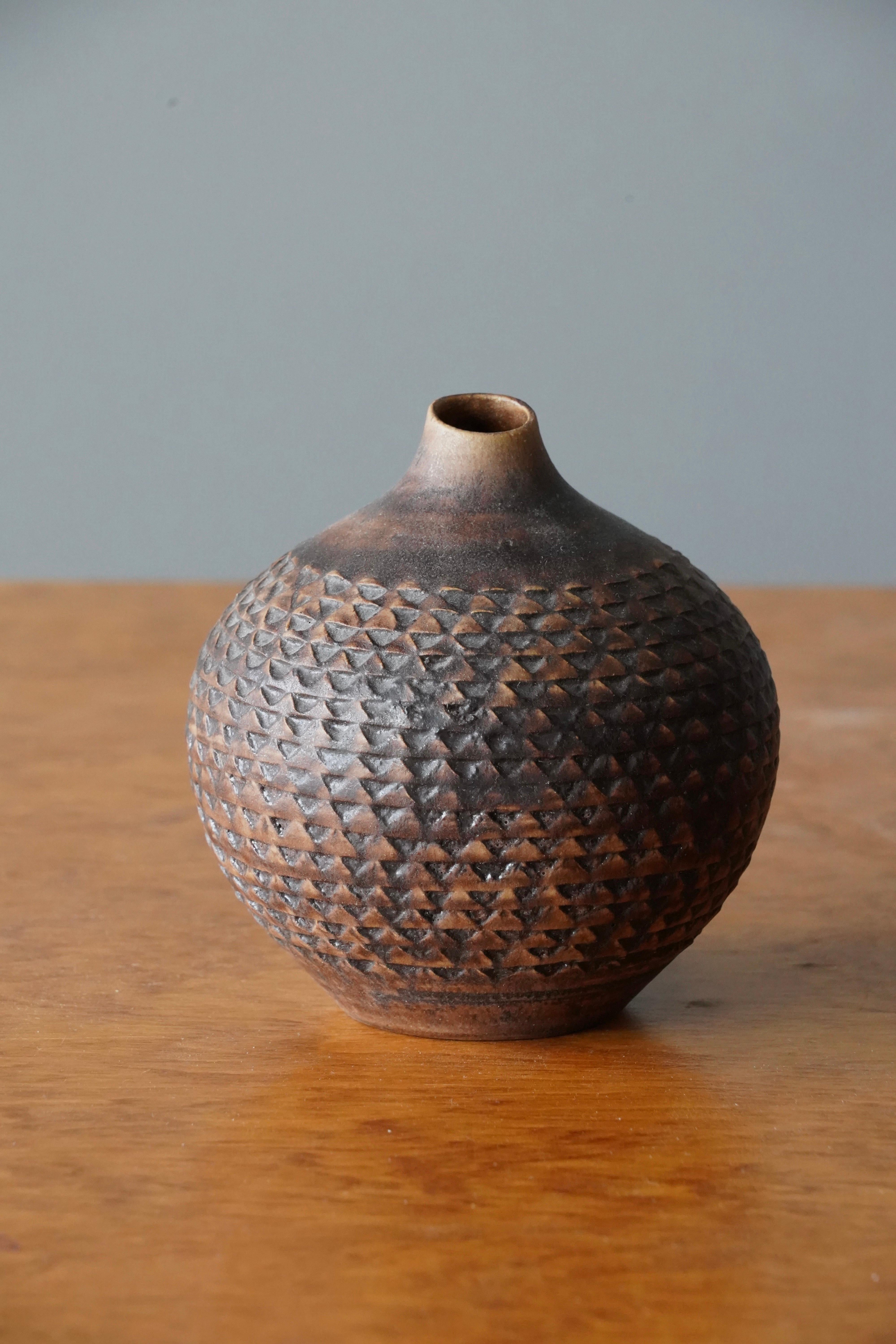 A vase. Produced by Guldkrokens Keramik. The firm founded by husband and wife duo Bengt and Märta Grunditz, to whom design is attributed. 

Features artistic glaze and incised ornamentation.
 