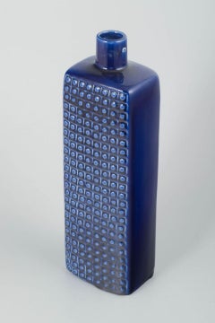 Bengt Berglund para Gustavsberg. Jarrón rectangular alto de gres. Suecia, 1964.