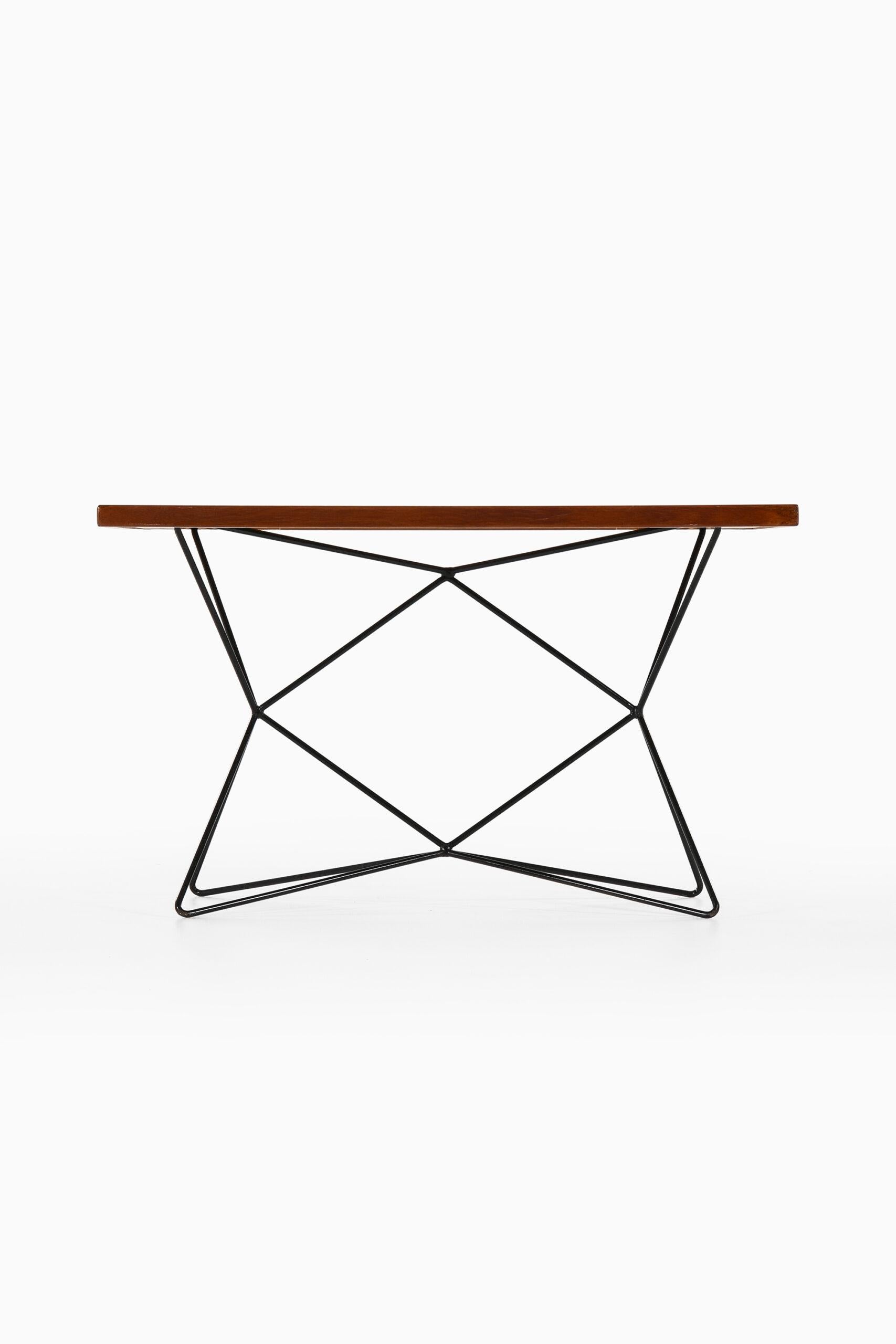 Rare table model A2 designed by Bengt Johan Gullberg. Produced by Gullberg Trading Company in Sweden.
Can be adjustable to coffee / dining / bar table.
Dimensions (W x D x H): 120 x 75 x 51,5 / 71,5 / 97 cm.