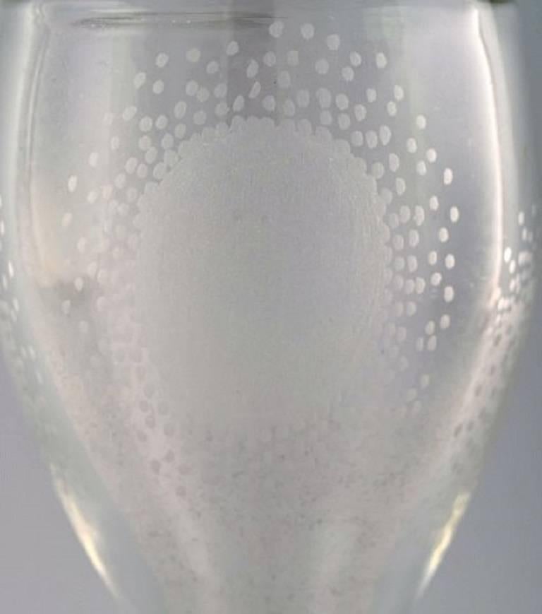 Bengt Orup, Johansfors. Vase en verre d'art.
Conçu dans les années 1950.
Mesures : hauteur 23 cm x diamètre 11 cm.
En parfait état.
Signé.