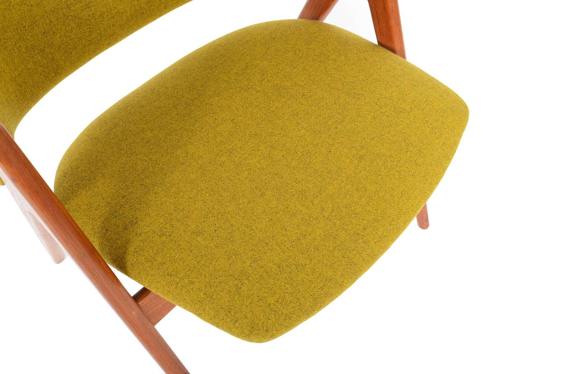 This Swedish modern lounge chair was designed by Bengt Ruda for Ikea in 1961. Designed as the 
