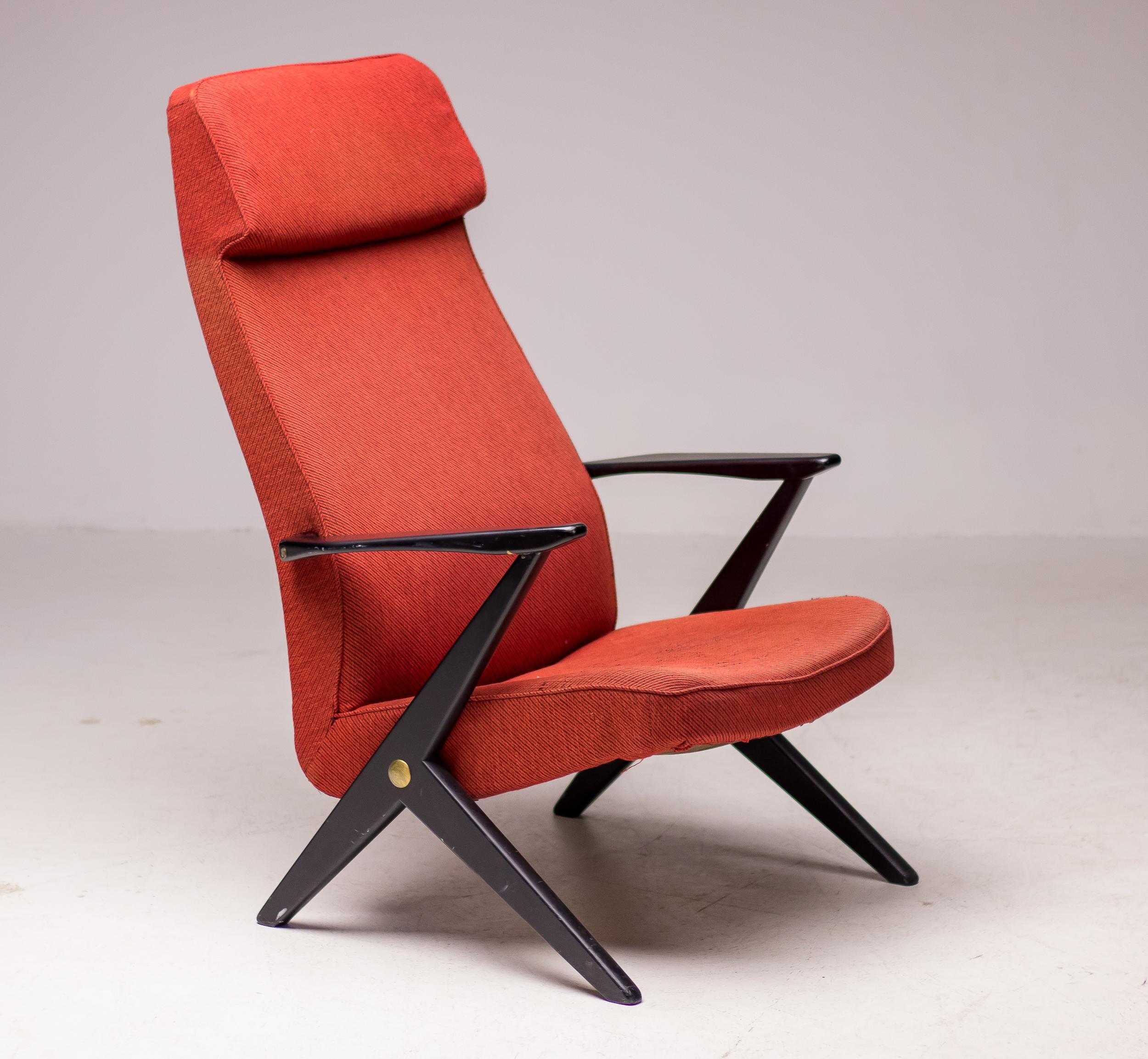 Black lacquered beech high back “Triva” chair designed by Bengt Ruda and made by Nordiska Kompaniet.
Original red fabric in fair vintage condition with some wear, foam inside recently replaced.
Marked with Nordiska Kompaniet label underneath.

Bengt