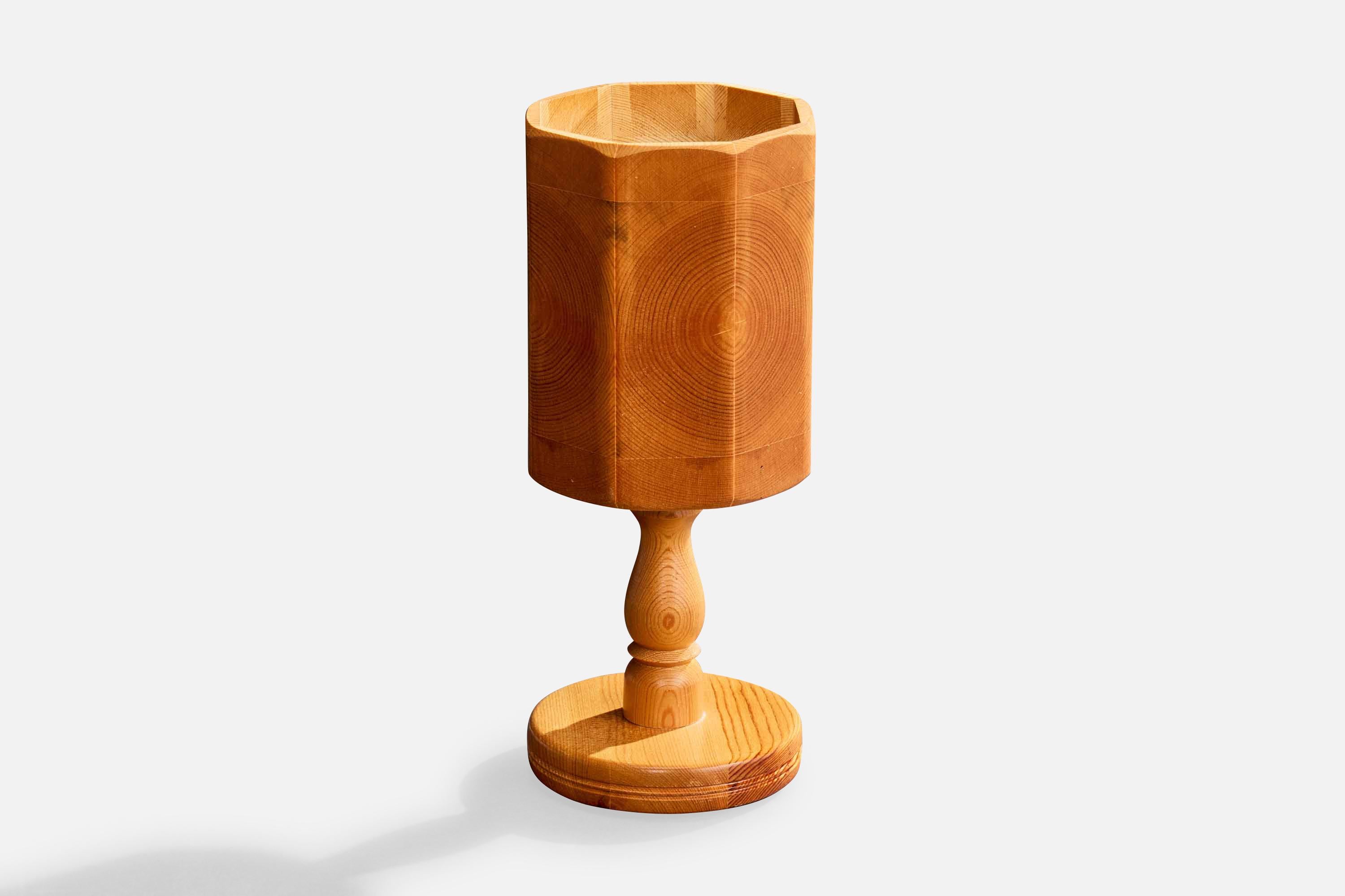 Suédois Bengt Slöjdare, lampe de table, pin, Suède, 1970 en vente