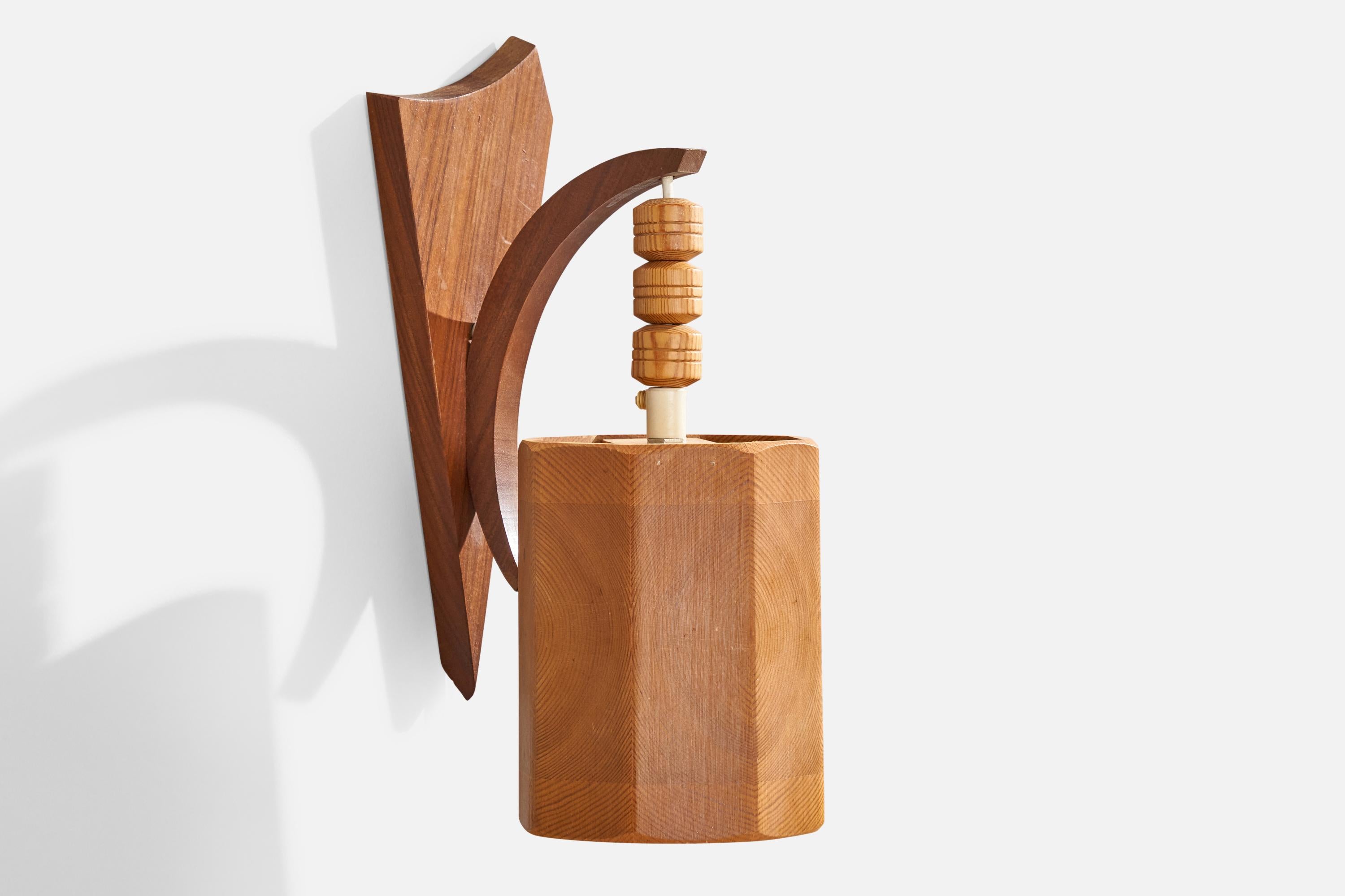 A pine wall light designed and produced by Bengt Slöjdare, Sweden, c. 1970s.

Overall Dimensions (inches): 13” H x 4.25” W x 7” D
Back Plate Dimensions (inches): 10” H x 3.75”  W x .75” D
Bulb Specifications: E-14 Bulb
Number of Sockets: 1
All