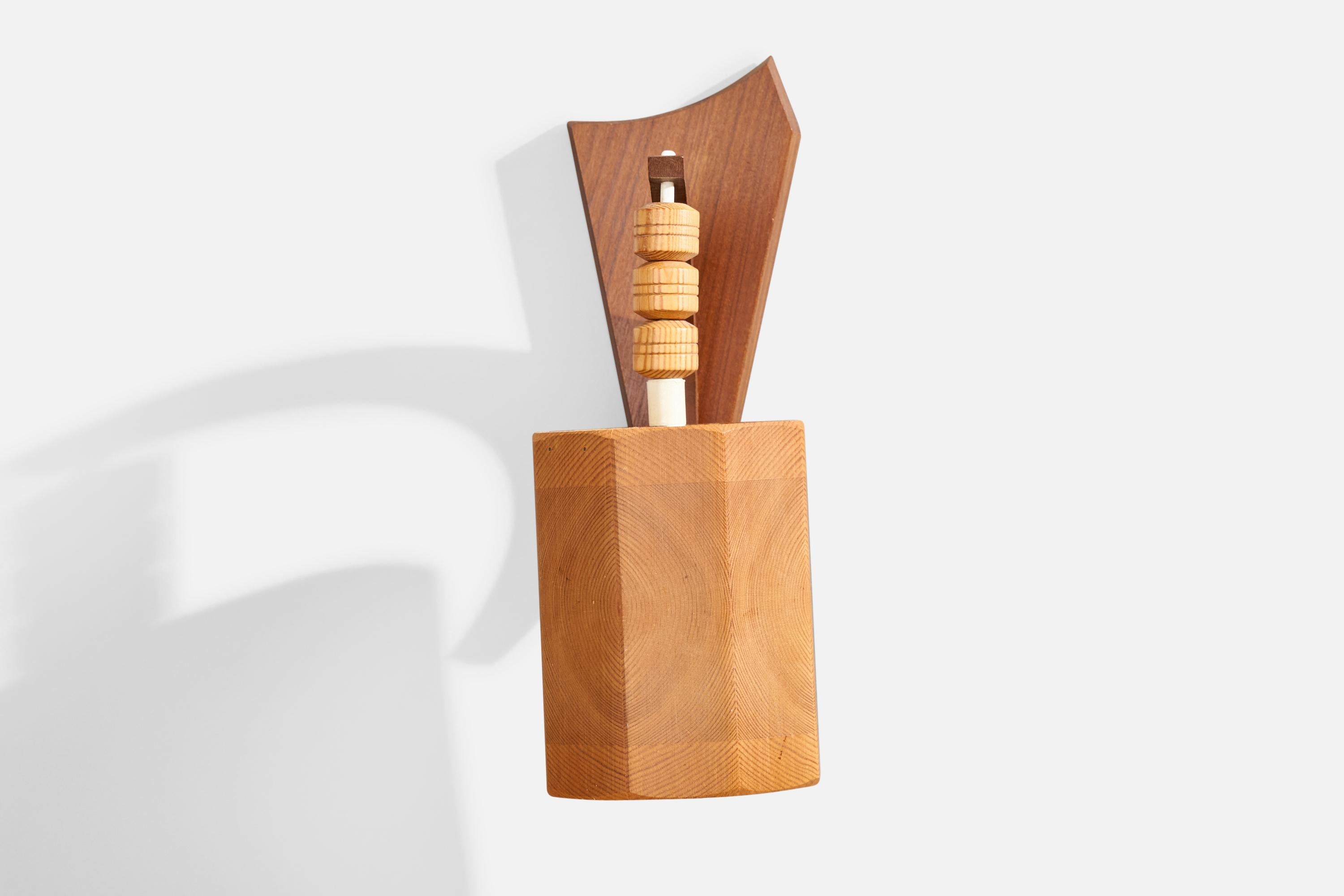 Swedish Bengt Slöjdare, Wall Light, Pine, Sweden, 1970s For Sale