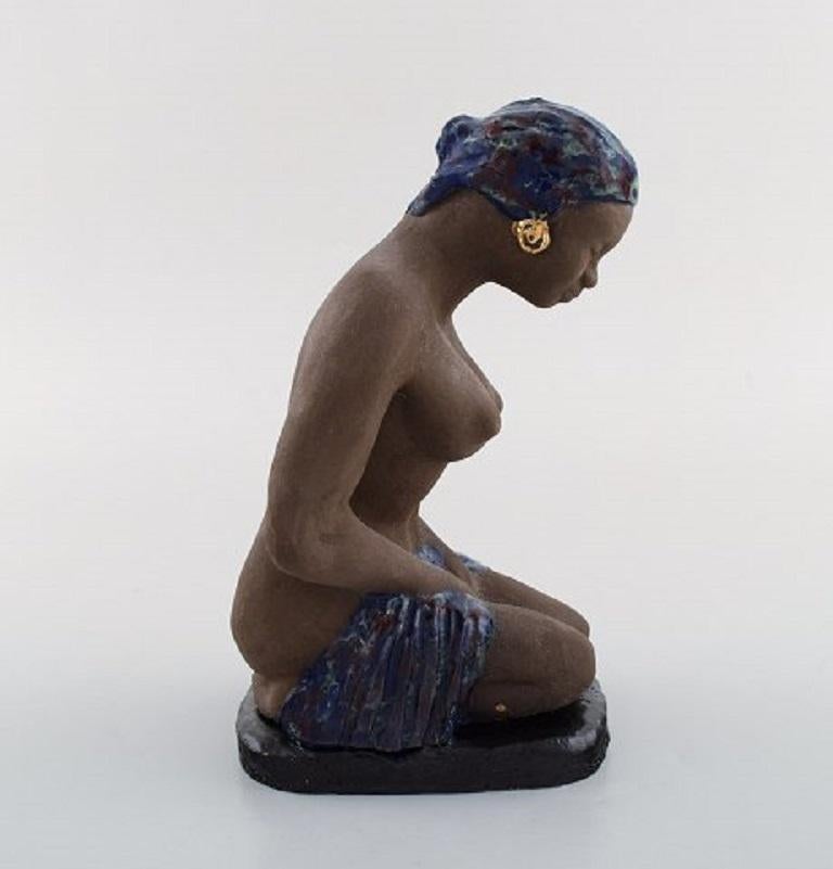 Bengt Wall, Sweden, Balinese Girl in Raw and Glazed Ceramics, 1950s In Good Condition For Sale In Copenhagen, DK