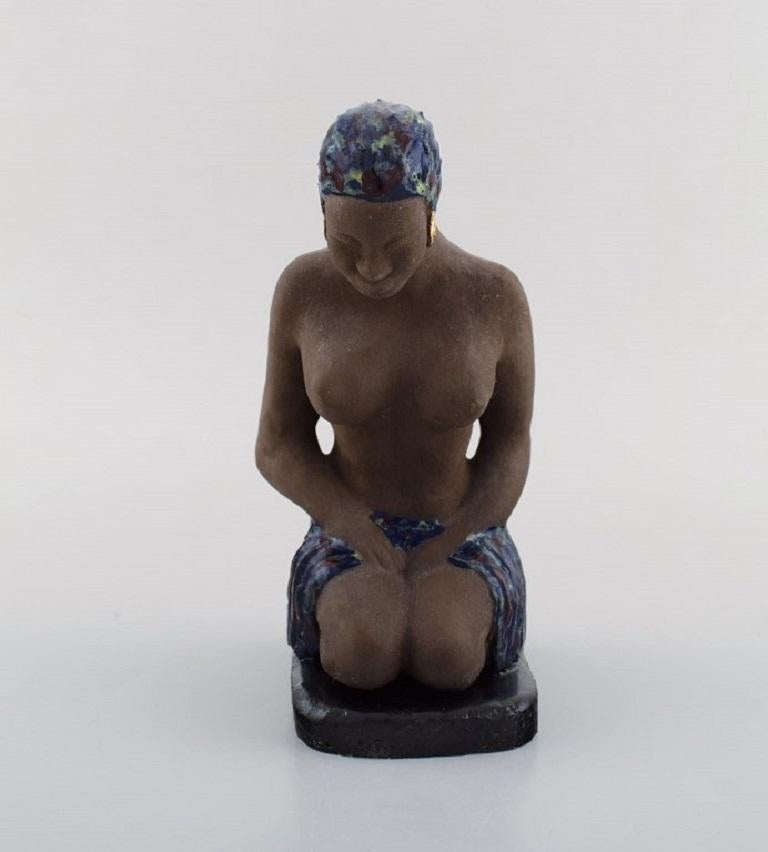 Bengt Wall, Svezia, Ragazza balinese in ceramica grezza e smaltata, anni '50 In condizioni buone in vendita a København, Copenhagen